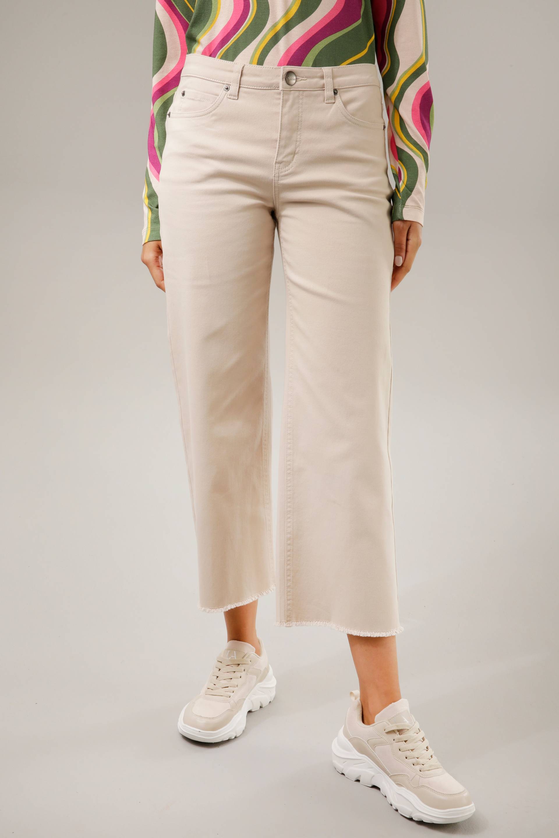 Aniston CASUAL 7/8-Jeans, mit leicht ausgefranstem Beinabschluss Aniston CASUAL 7/8-Jeans, mit leicht ausgefranstem Beinabschluss von Aniston CASUAL