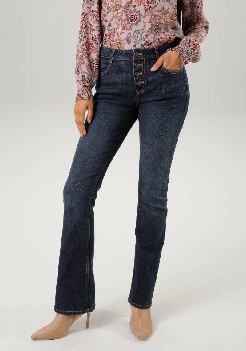 Aniston CASUAL Bootcut-Jeans, mit dekorativem Knopfverschluss von Aniston CASUAL