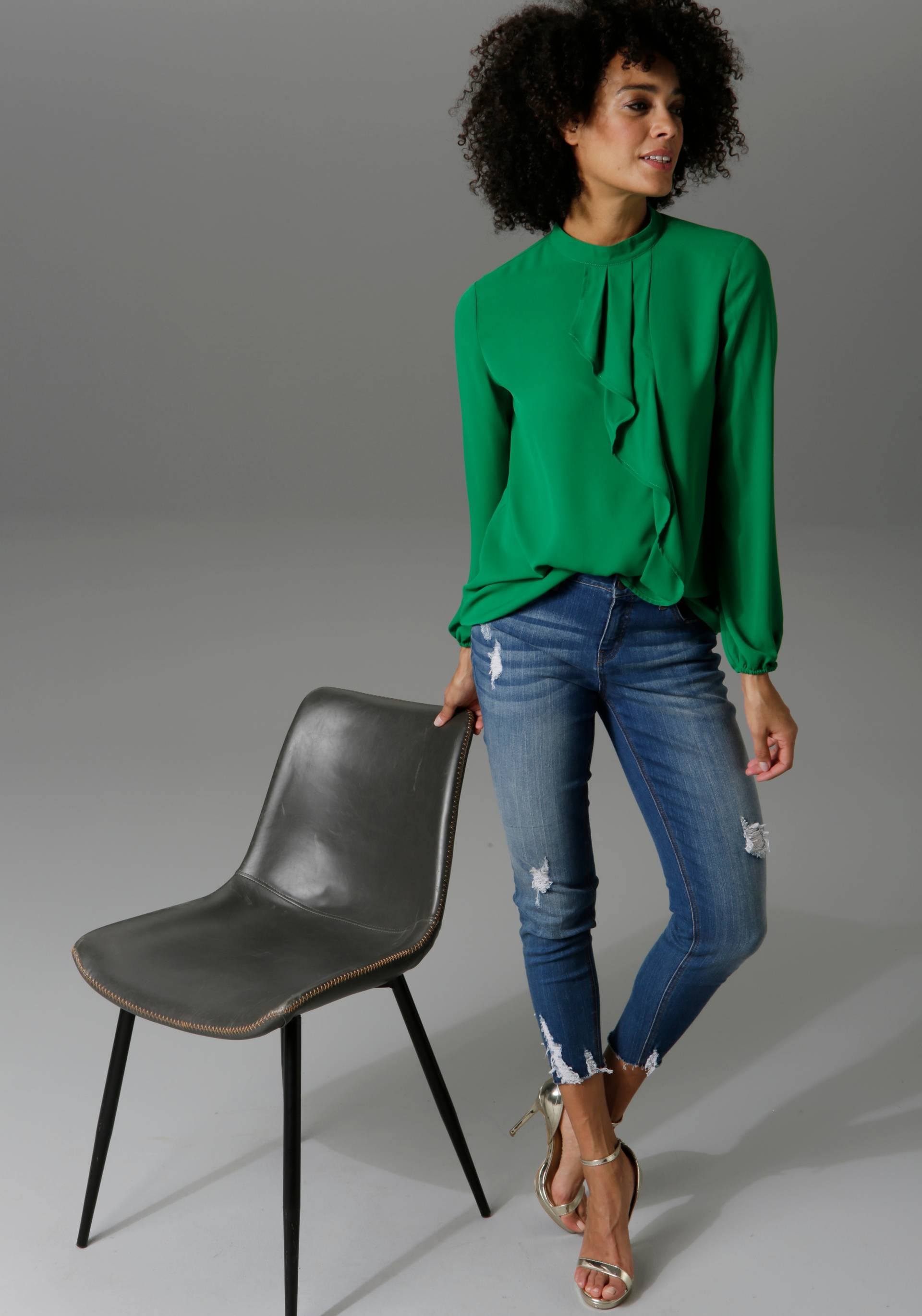 Aniston CASUAL Langarmbluse, mit kleinem Volant im Vorderteil Aniston CASUAL Langarmbluse, mit kleinem Volant im Vorderteil von Aniston CASUAL