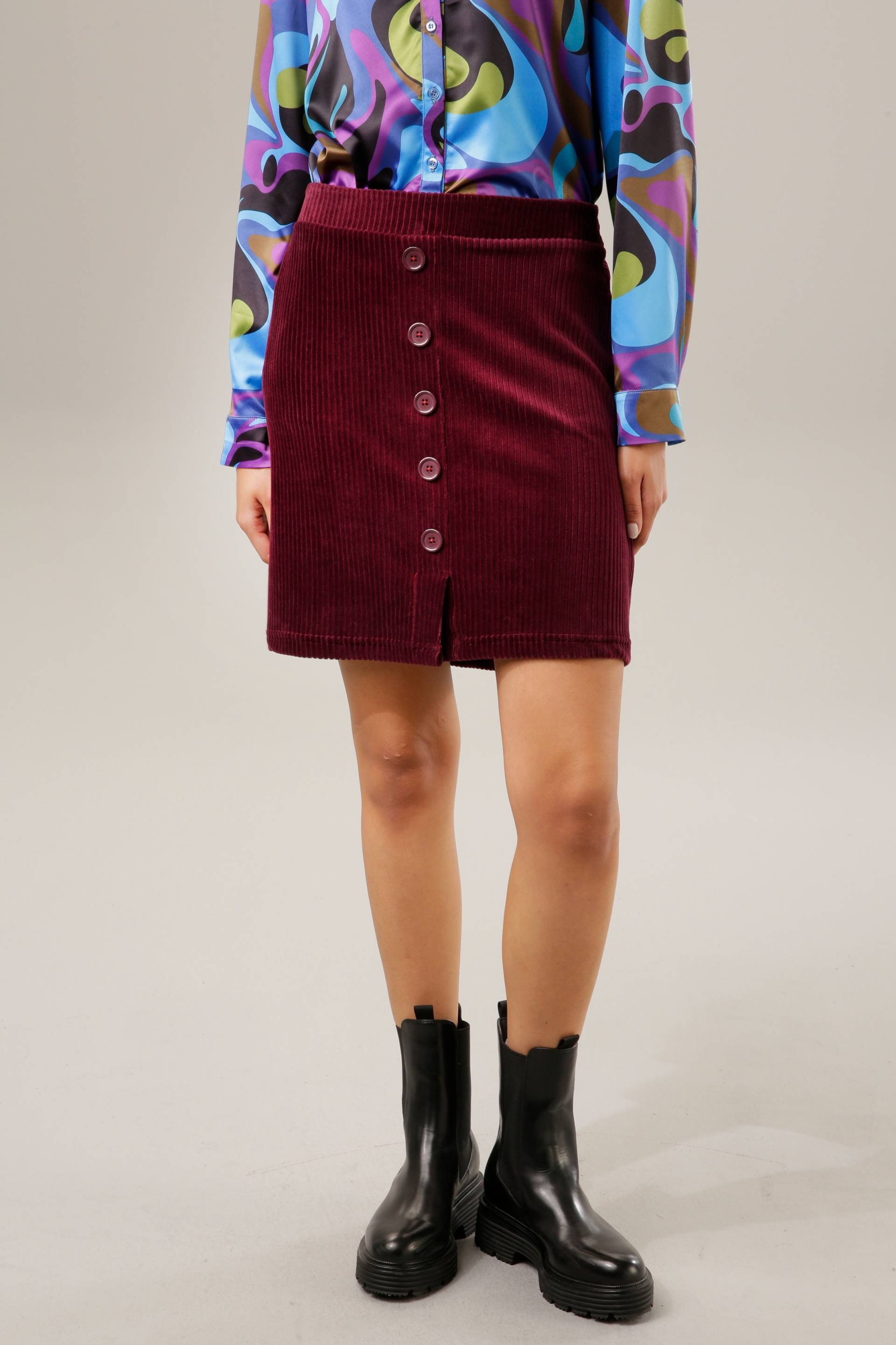 Aniston CASUAL Minirock, mit dekorativer Zierknopfleiste Aniston CASUAL Minirock, mit dekorativer Zierknopfleiste von Aniston CASUAL