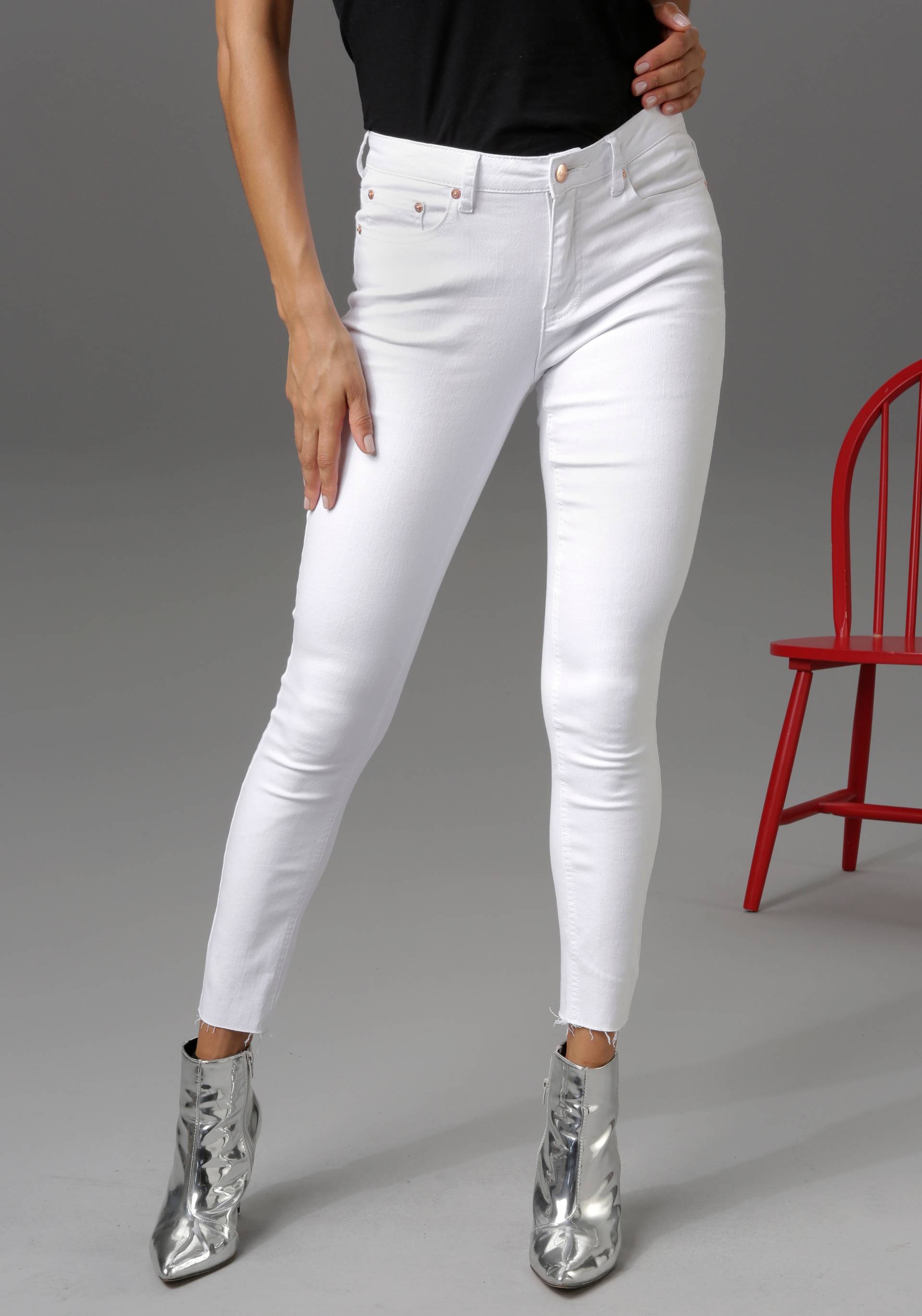 Aniston CASUAL Skinny-fit-Jeans, regular waist - mit ausgefransten Beinabschluss von Aniston CASUAL