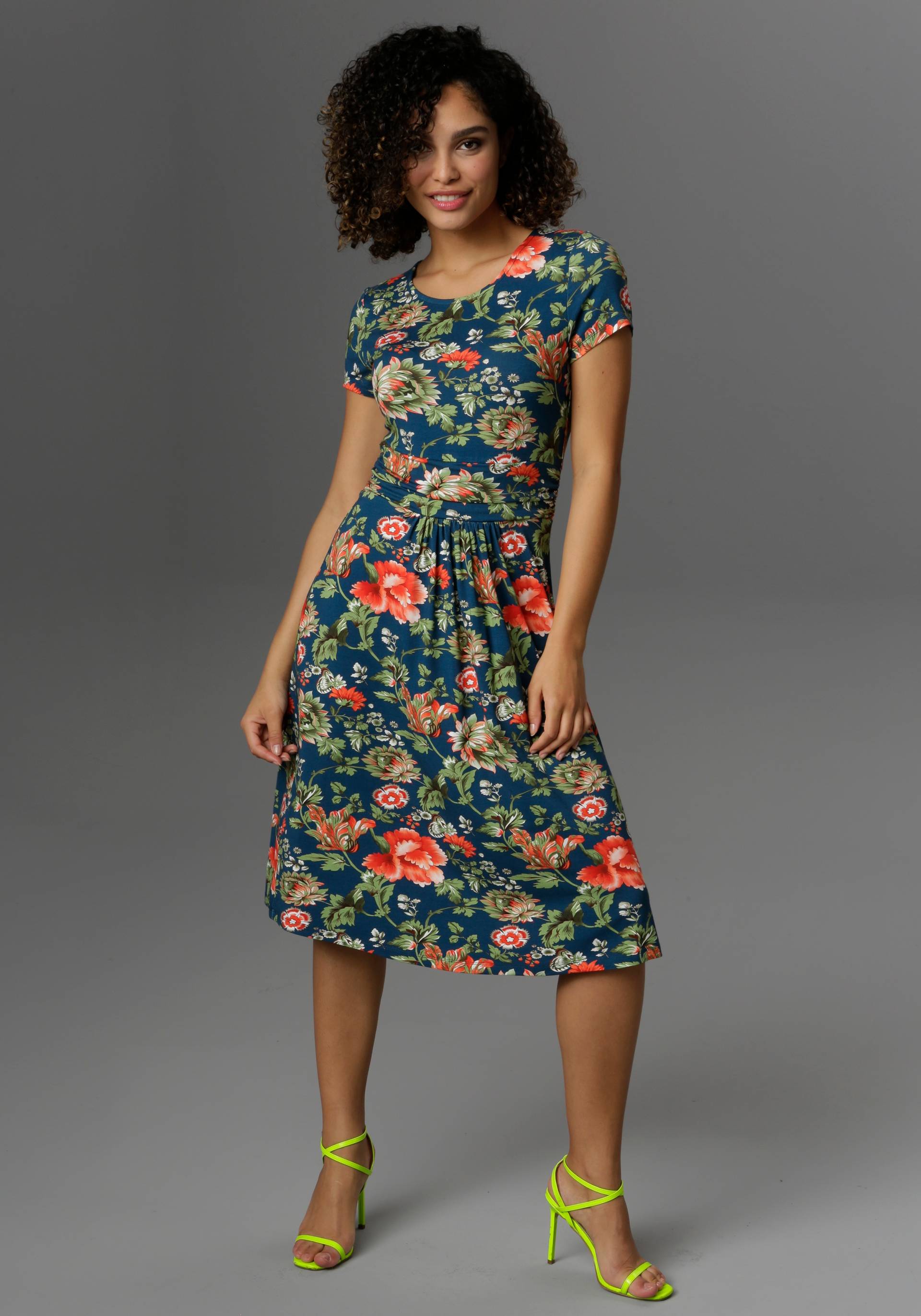 Aniston CASUAL Sommerkleid, mit farbenfrohem Blumendruck Aniston CASUAL Sommerkleid, mit farbenfrohem Blumendruck von Aniston CASUAL