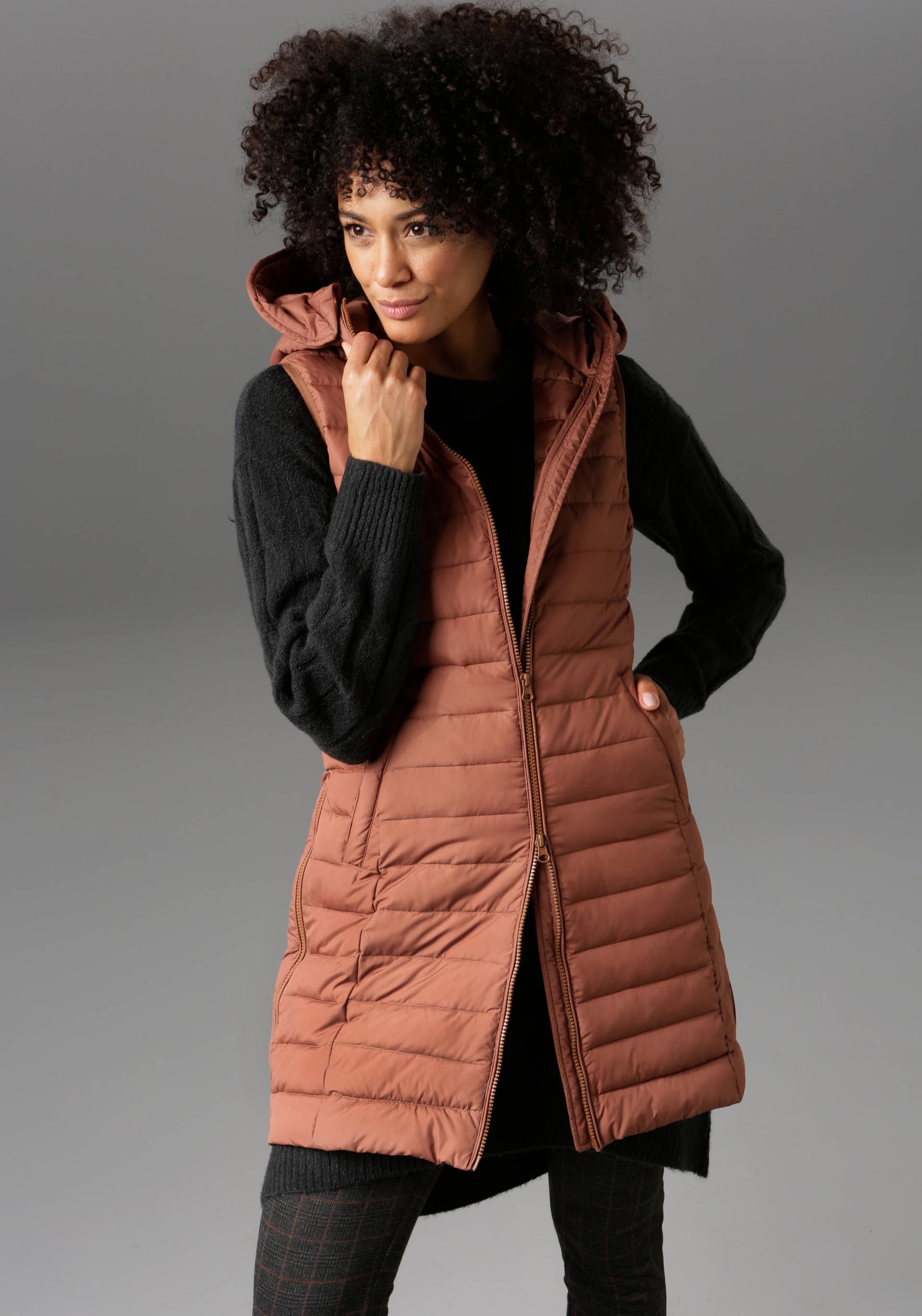 Aniston CASUAL Steppweste, mit verstellbarer Kapuze Aniston CASUAL Steppweste, mit verstellbarer Kapuze von Aniston CASUAL