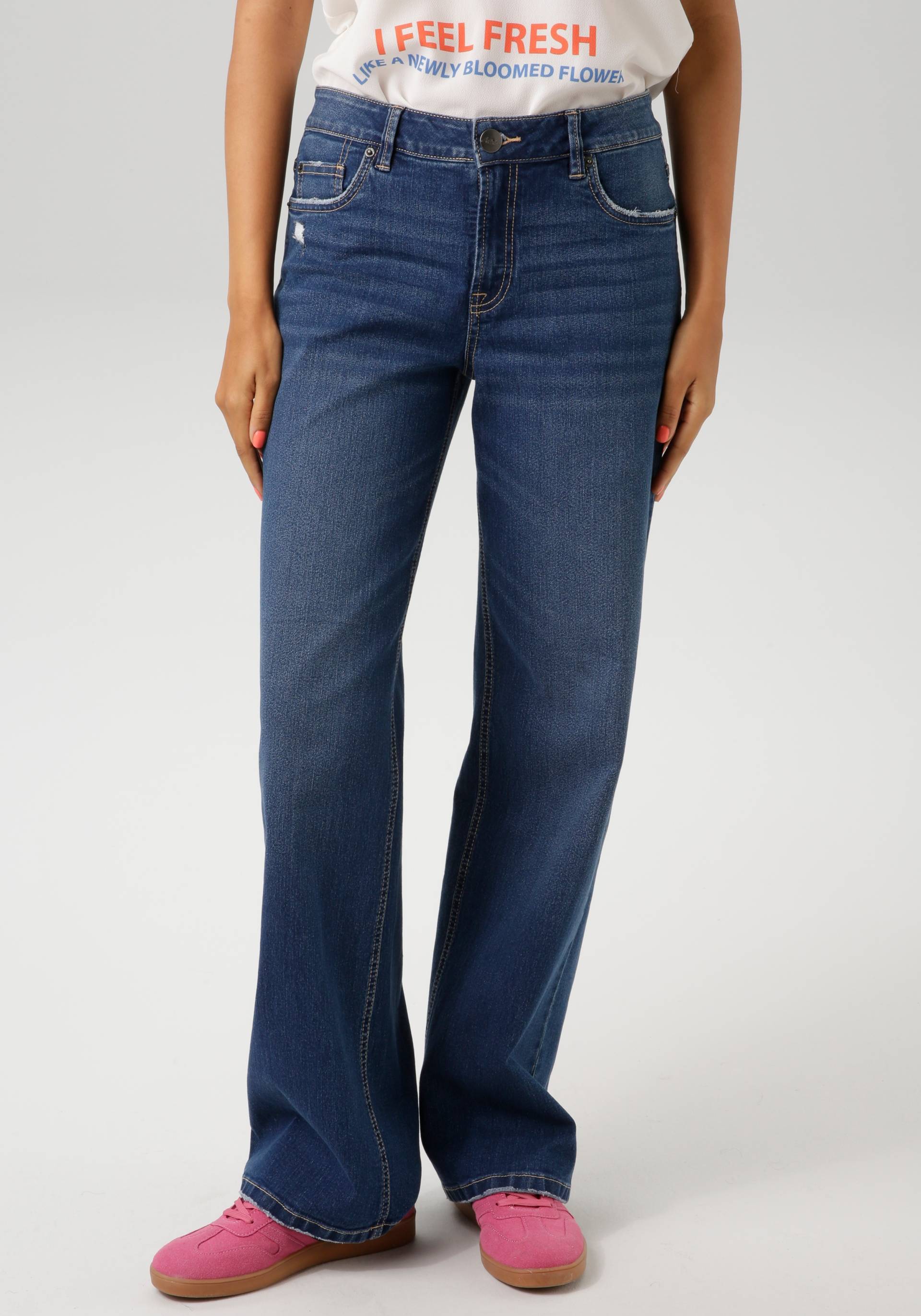 Aniston CASUAL Straight-Jeans, mit trendig weitem Bein - NEUE KOLLEKTION Aniston CASUAL Straight-Jeans, mit trendig weitem Bein - NEUE KOLLEKTION von Aniston CASUAL
