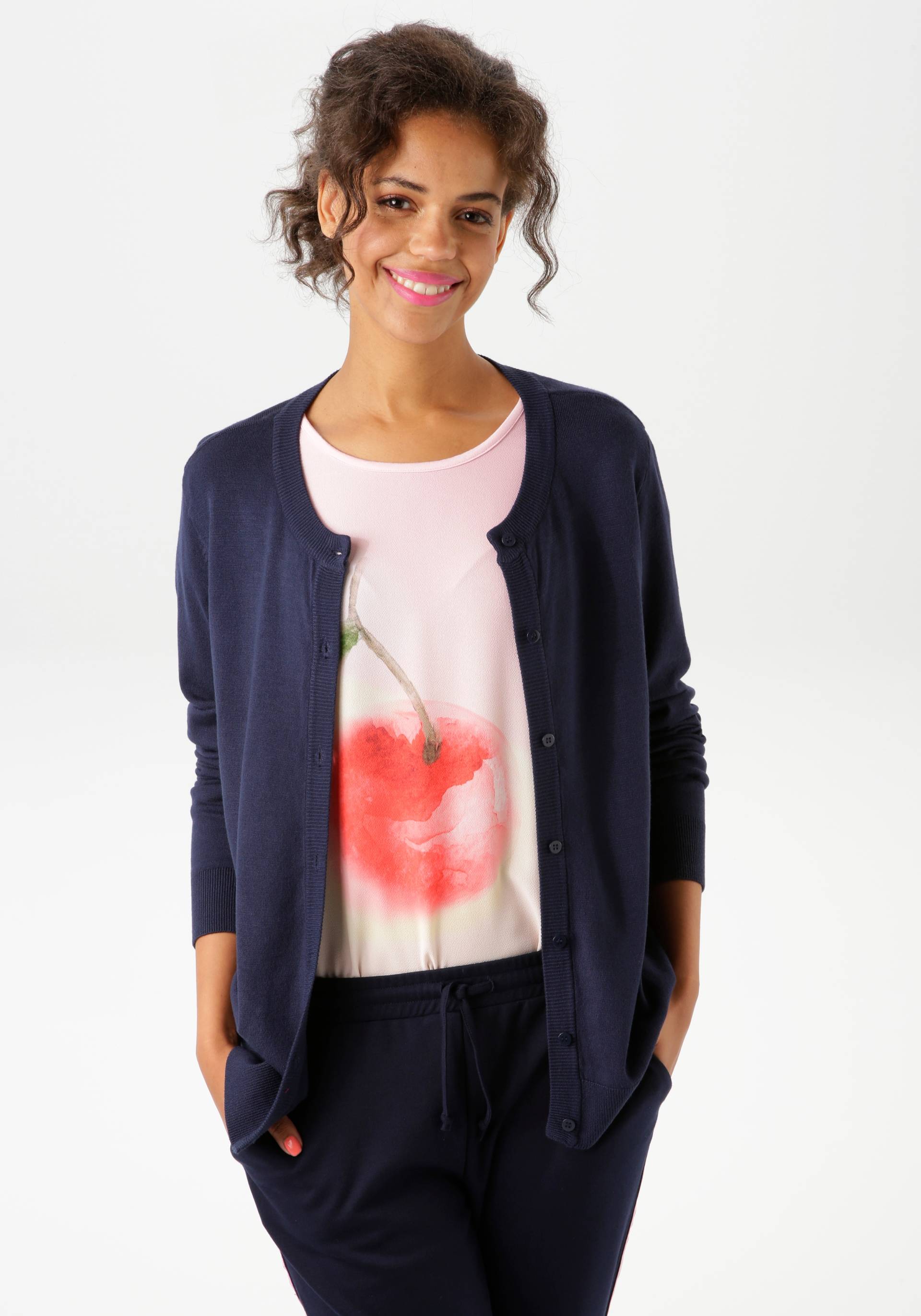 Aniston CASUAL Strickjacke, mit Rundhals-Ausschnitt - NEUE KOLLEKTION Aniston CASUAL Strickjacke, mit Rundhals-Ausschnitt - NEUE KOLLEKTION von Aniston CASUAL