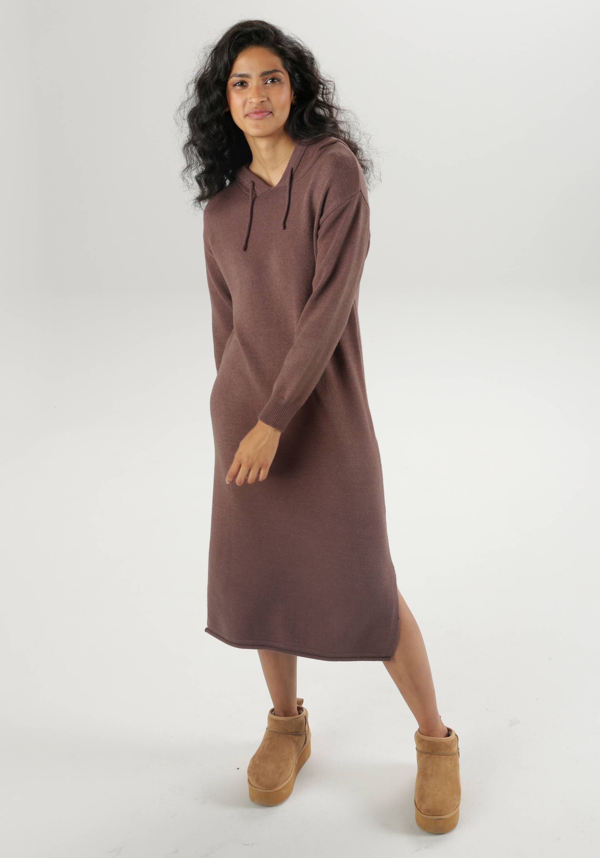 Aniston CASUAL Strickkleid, Kapuze mit Bindeband regulierbar von Aniston CASUAL