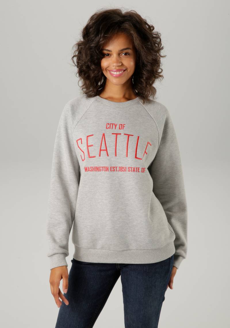 Aniston CASUAL Sweatshirt, mit gesticktem SEATTLE-Schriftzug - NEUE KOLLEKTION von Aniston CASUAL