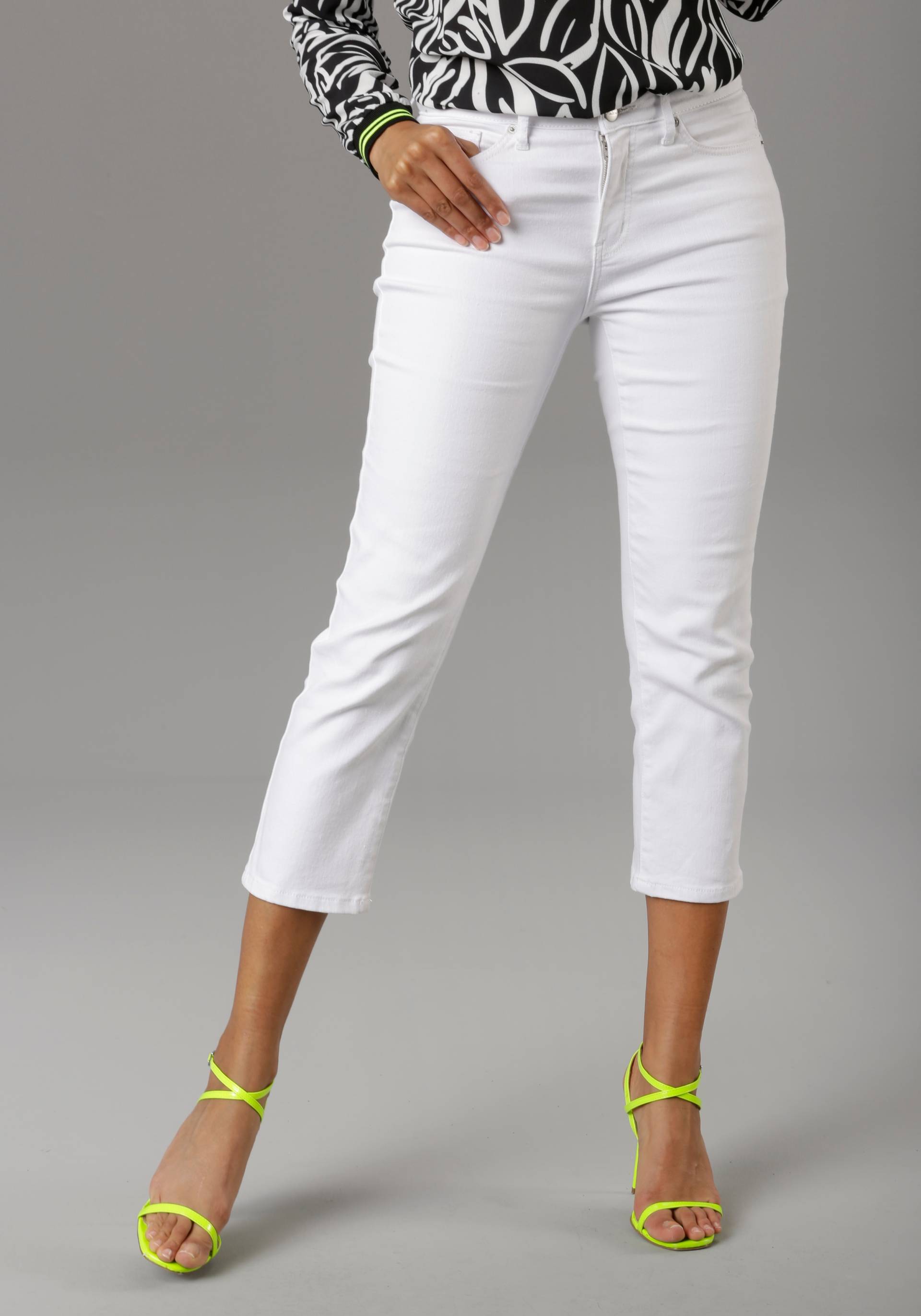Aniston SELECTED Straight-Jeans, in verkürzter cropped Länge Aniston SELECTED Straight-Jeans, in verkürzter cropped Länge von Aniston SELECTED