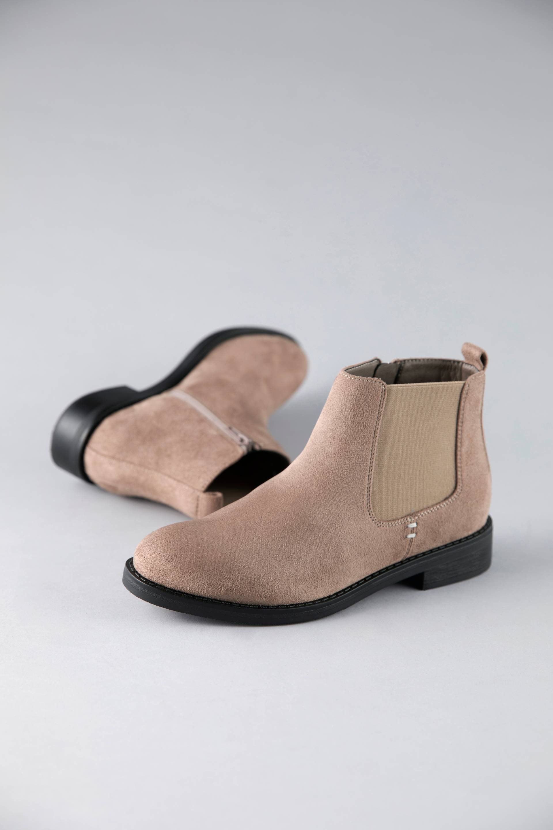 Aniston SHOES Chelseaboots, Stiefelette, Blockabsatz, mit breitem Stretch - NEUE KOLLEKTION von Aniston SHOES