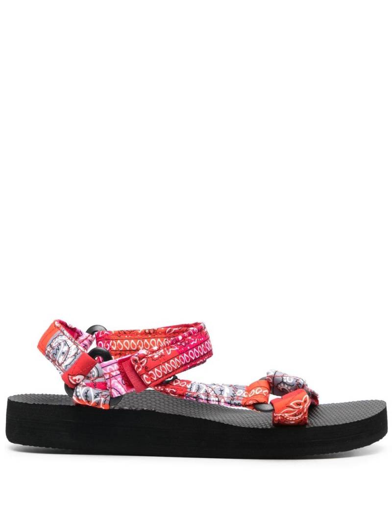 Arizona Love bandana-print sandals - Red von Arizona Love