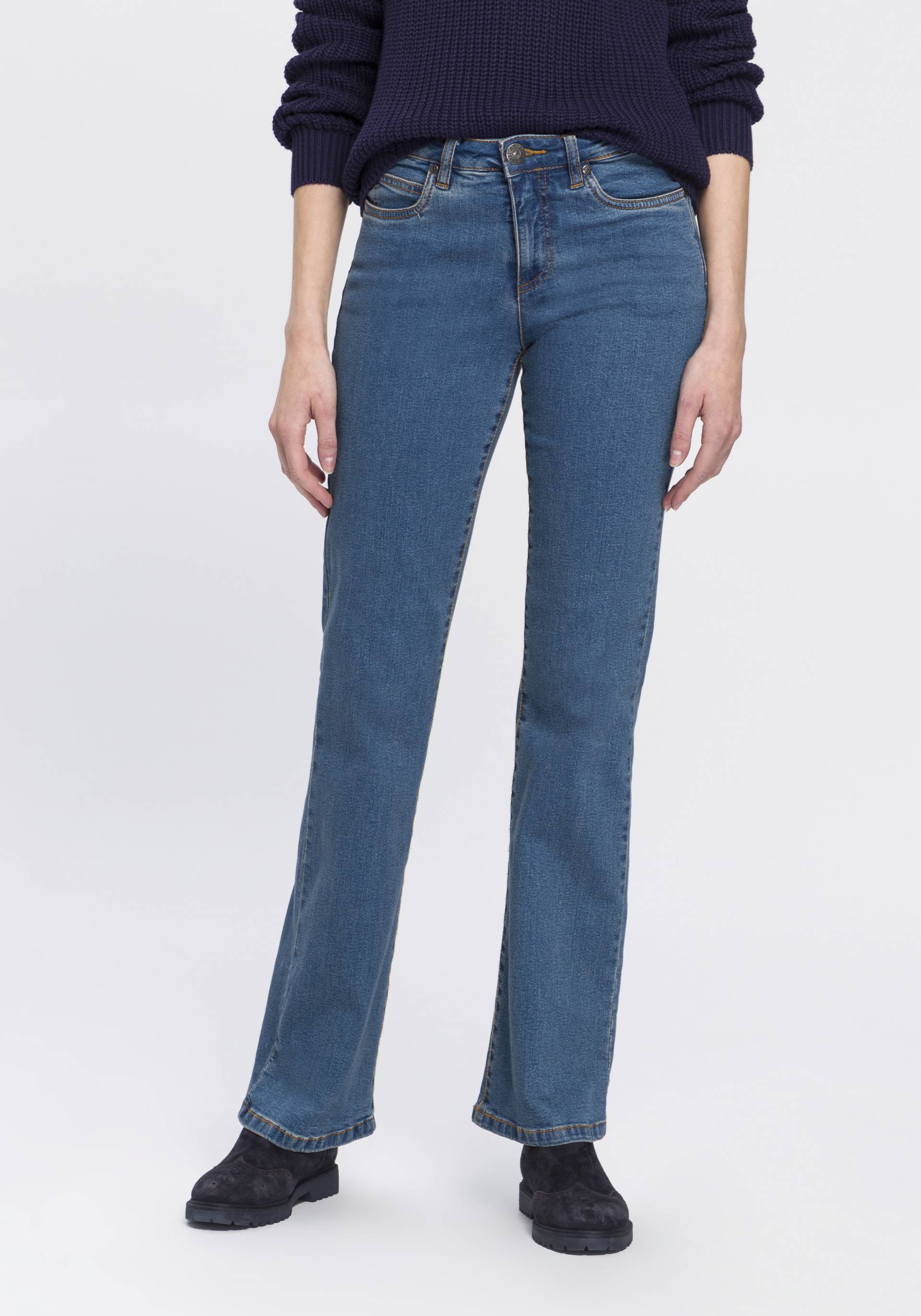Arizona Bootcut-Jeans »Comfort-Fit«, ausgestellte Beinform, mit Eingrifftaschen, High-Waist Arizona Bootcut-Jeans »Comfort-Fit«, ausgestellte Beinform, mit Eingrifftaschen, High-Waist von Arizona