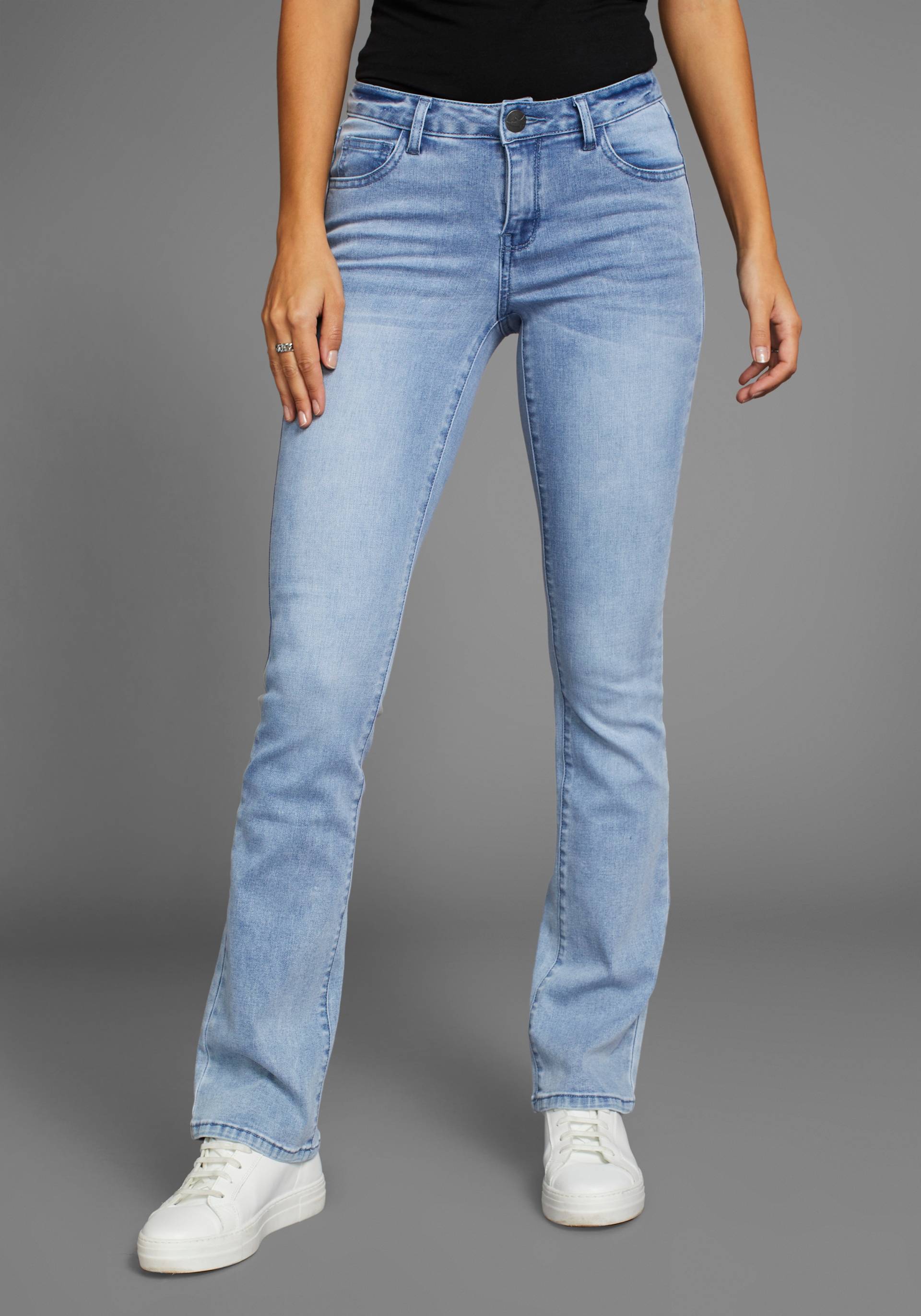 Arizona Bootcut-Jeans »Ultra-Stretch«, normale Passform, Baby-Bootcut, Used-Look-Waschung Arizona Bootcut-Jeans »Ultra-Stretch«, normale Passform, Baby-Bootcut, Used-Look-Waschung von Arizona