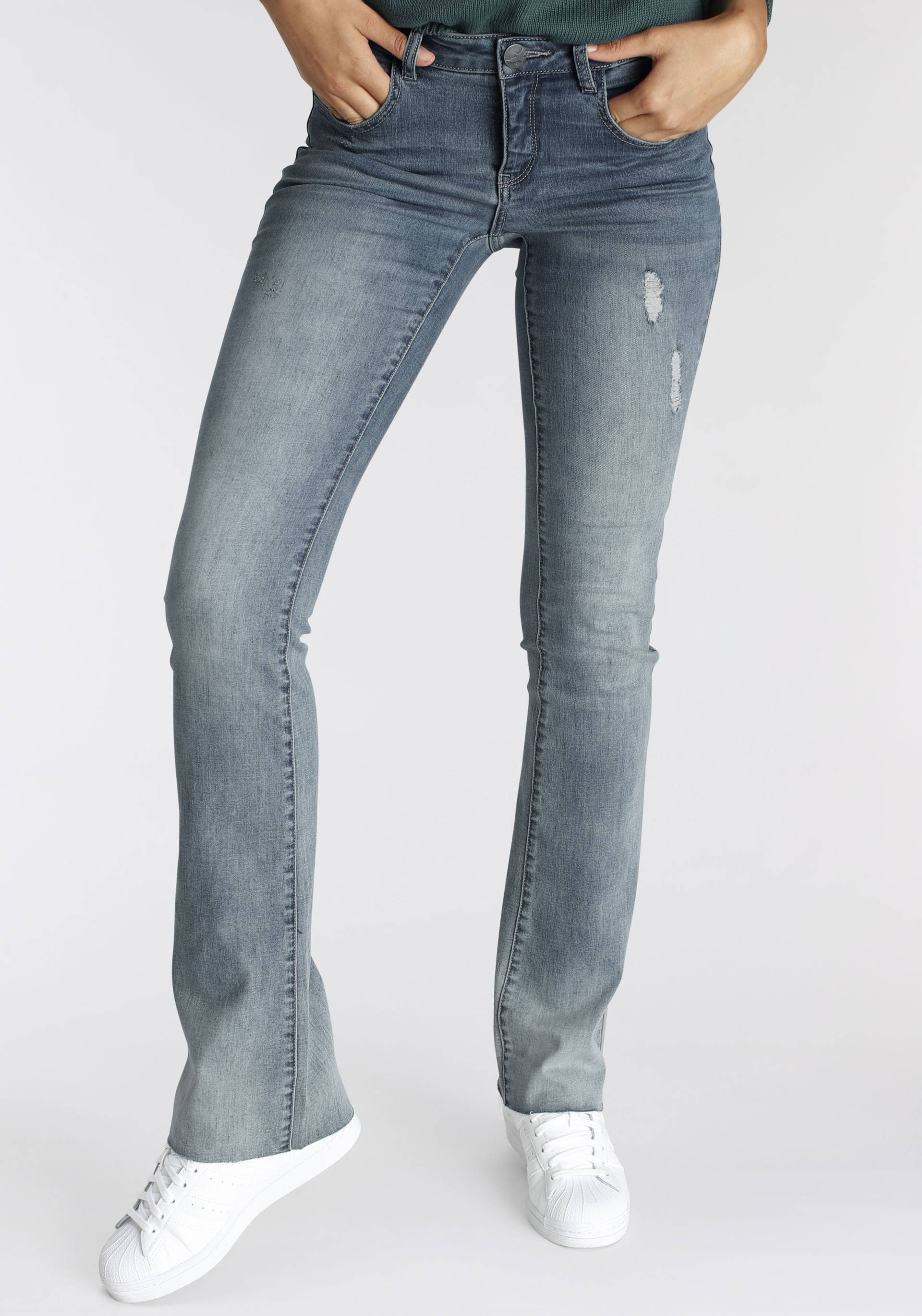 Arizona Bootcut-Jeans »Ultra-Stretch«, ausgestellte Beinform, modischer Used-Look, normale Leibhöhe Arizona Bootcut-Jeans »Ultra-Stretch«, ausgestellte Beinform, modischer Used-Look, normale Leibhöhe von Arizona