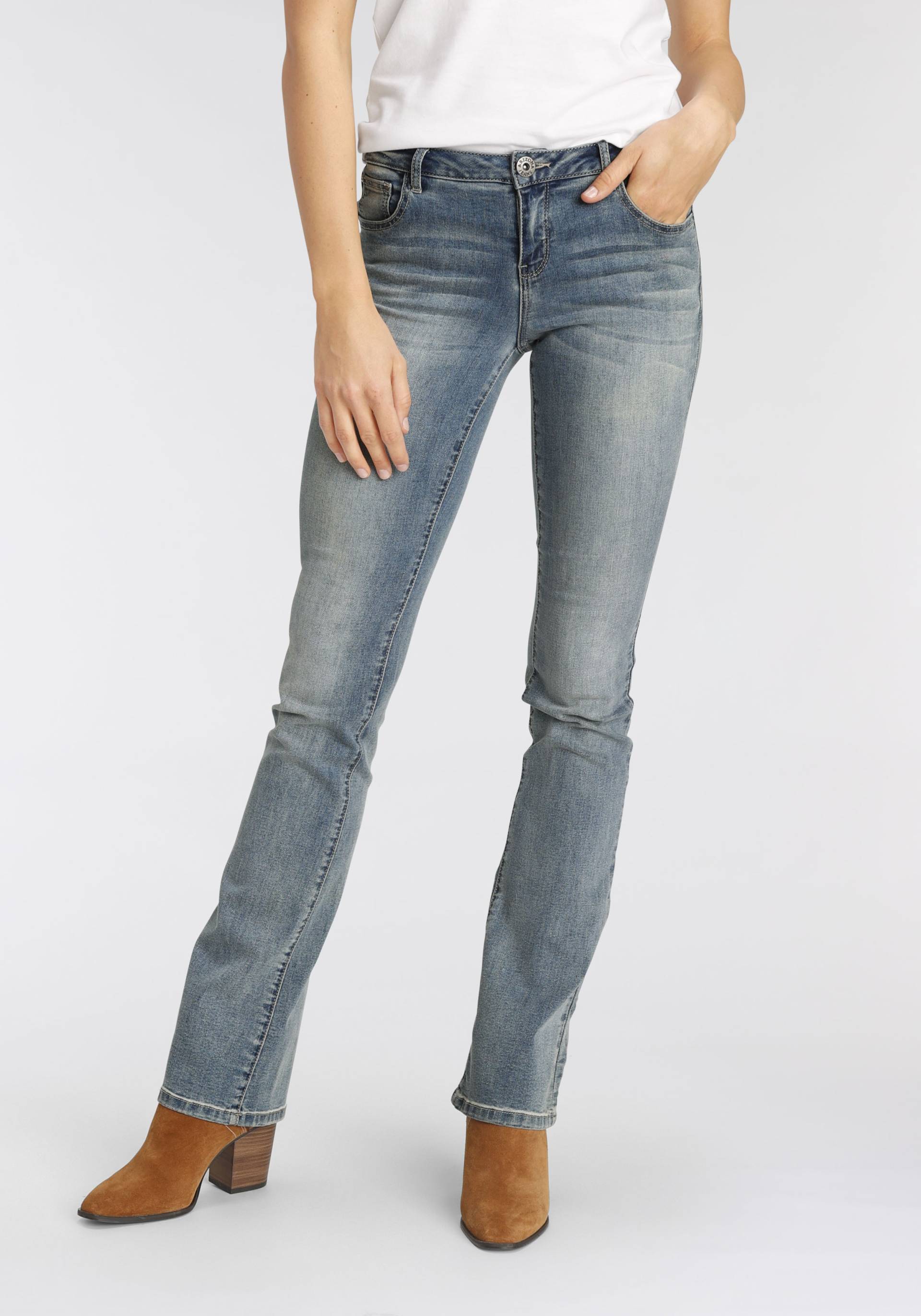 Arizona Bootcut-Jeans »Ultra-Stretch«, normale Passform, Baby-Bootcut, Used-Look-Waschung Arizona Bootcut-Jeans »Ultra-Stretch«, normale Passform, Baby-Bootcut, Used-Look-Waschung von Arizona