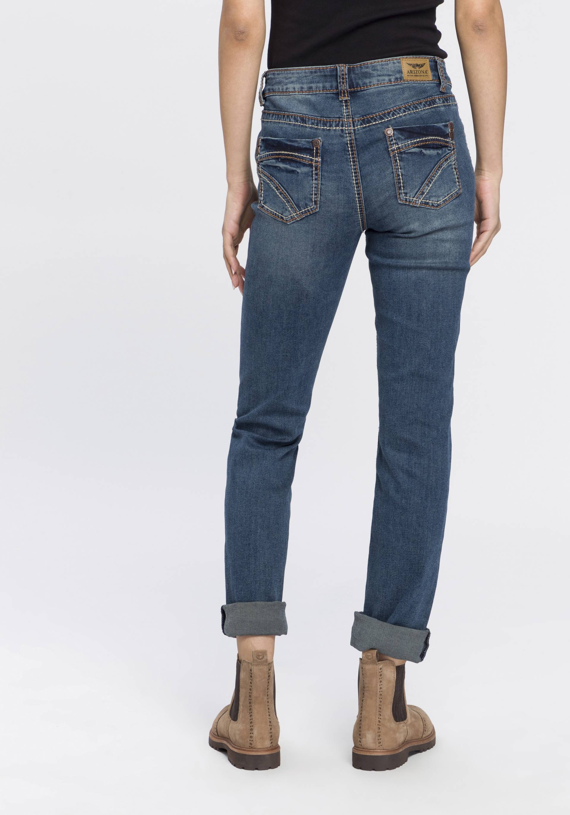 Arizona Gerade Jeans »Kontrastnähte«, niedrige Leibhöhe, in 5-Pocket-Form, Used-Look-Waschung Arizona Gerade Jeans »Kontrastnähte«, niedrige Leibhöhe, in 5-Pocket-Form, Used-Look-Waschung von Arizona