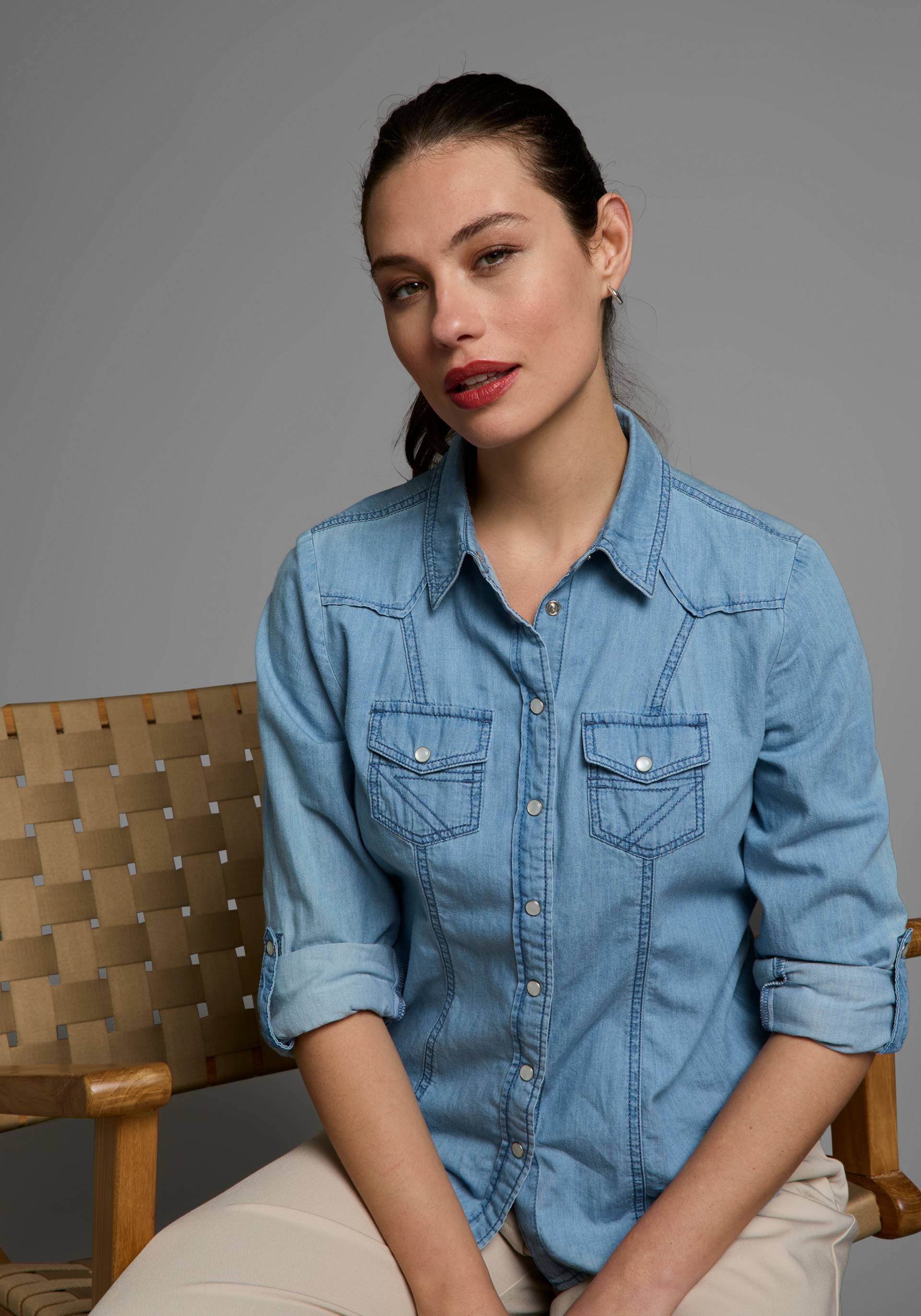 Arizona Jeansbluse »mit Druckknöpfen in Perlmuttoptik«, und Krempelärmeln Arizona Jeansbluse »mit Druckknöpfen in Perlmuttoptik«, und Krempelärmeln von Arizona