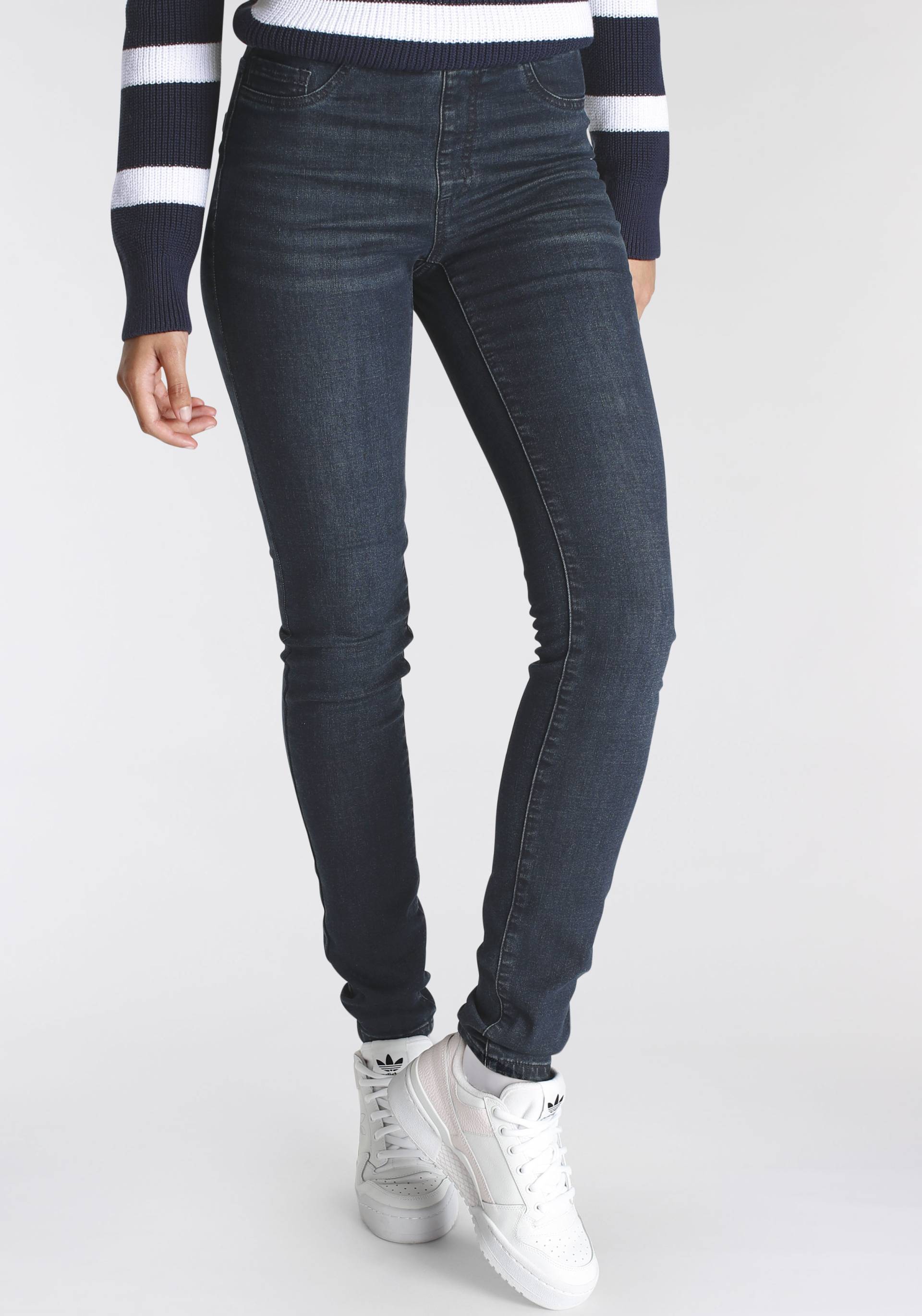 Arizona Jeansjeggings »mit leichtem Thermo Effekt«, extra-eng geschnitten, hohe Leibhöhe, mit Coinpocket Arizona Jeansjeggings »mit leichtem Thermo Effekt«, extra-eng geschnitten, hohe Leibhöhe, mit Coinpocket von Arizona