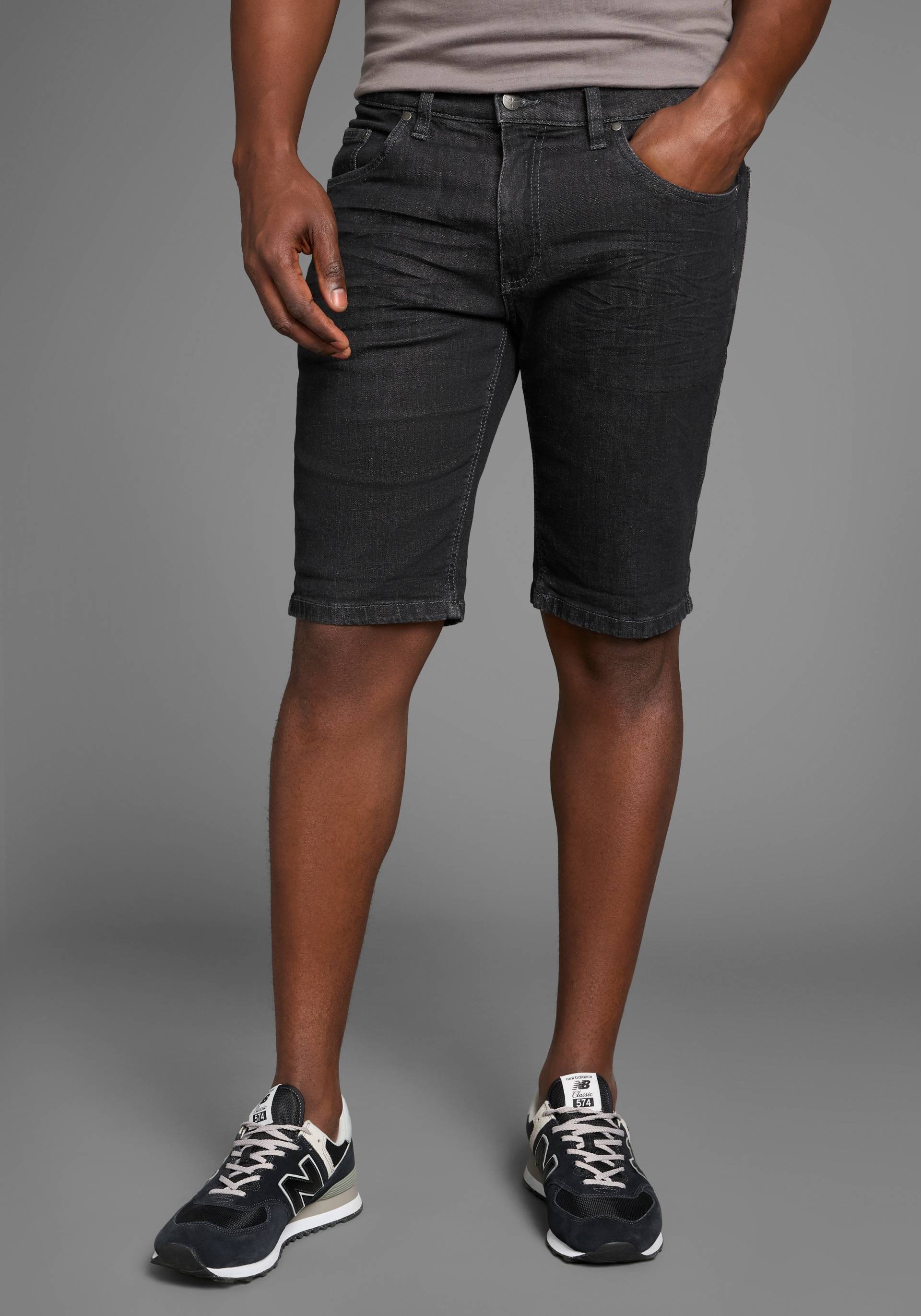 Arizona Jeansshorts, gerader Schnitt, knieumspielende Länge, niedrige Leibhöhe Arizona Jeansshorts, gerader Schnitt, knieumspielende Länge, niedrige Leibhöhe von Arizona