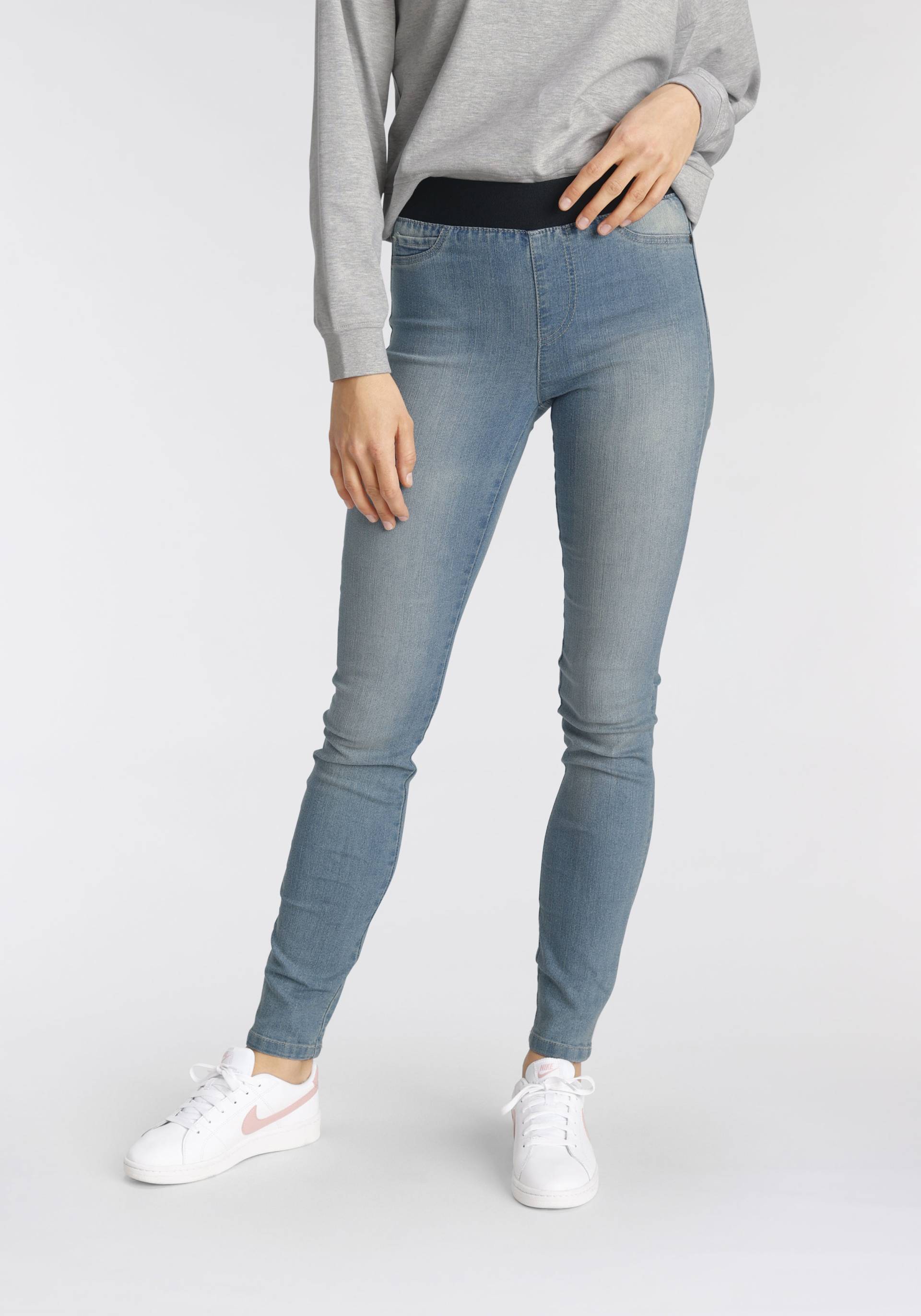 Arizona Skinny-fit-Jeans, extra-enger Schnitt, komfortable Leibhöhe, Used-Look-Waschung Arizona Skinny-fit-Jeans, extra-enger Schnitt, komfortable Leibhöhe, Used-Look-Waschung von Arizona