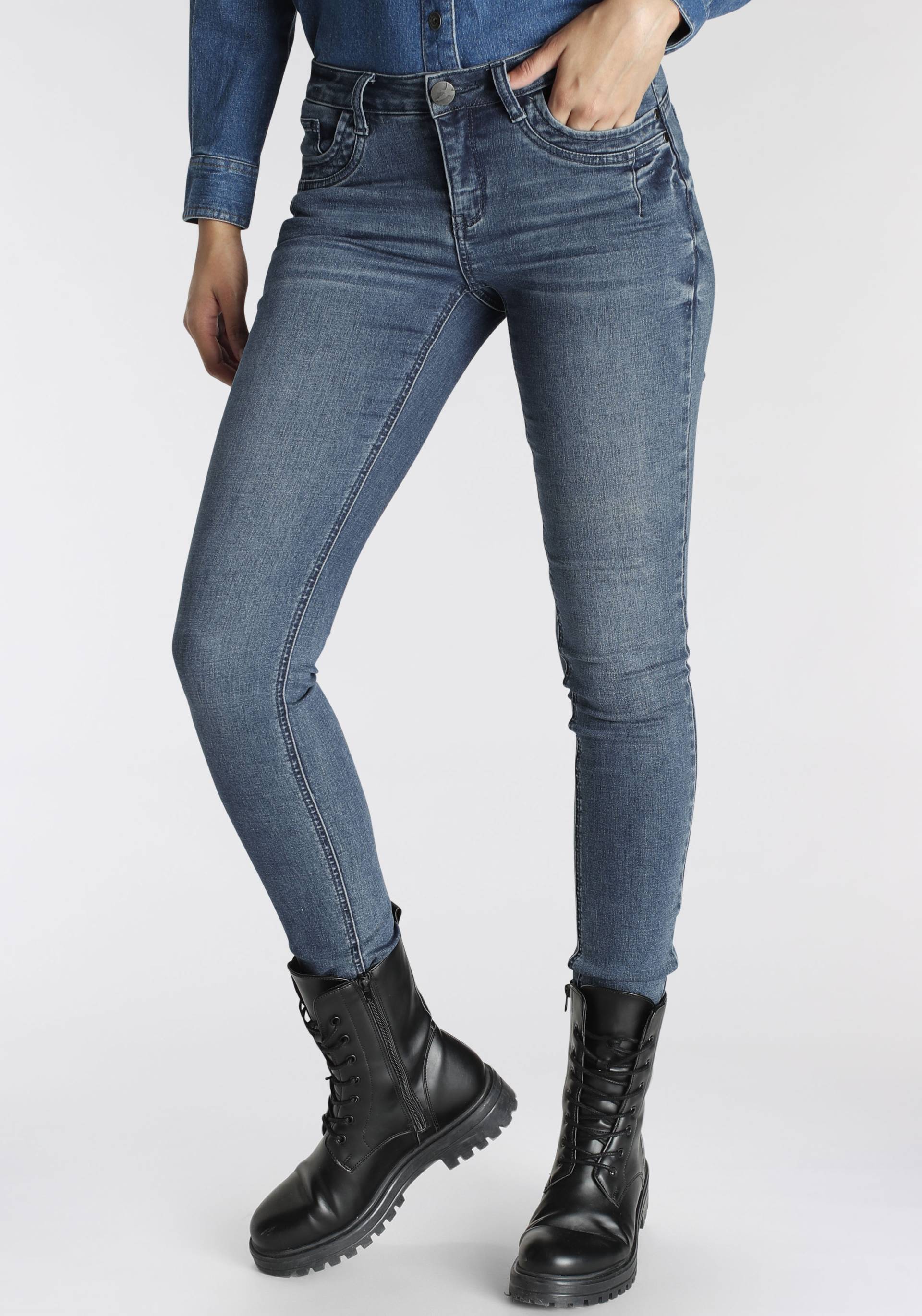 Arizona Skinny-fit-Jeans, extra-enger Beinschnitt, Used-Look-Waschung, normale Leibhöhe Arizona Skinny-fit-Jeans, extra-enger Beinschnitt, Used-Look-Waschung, normale Leibhöhe von Arizona