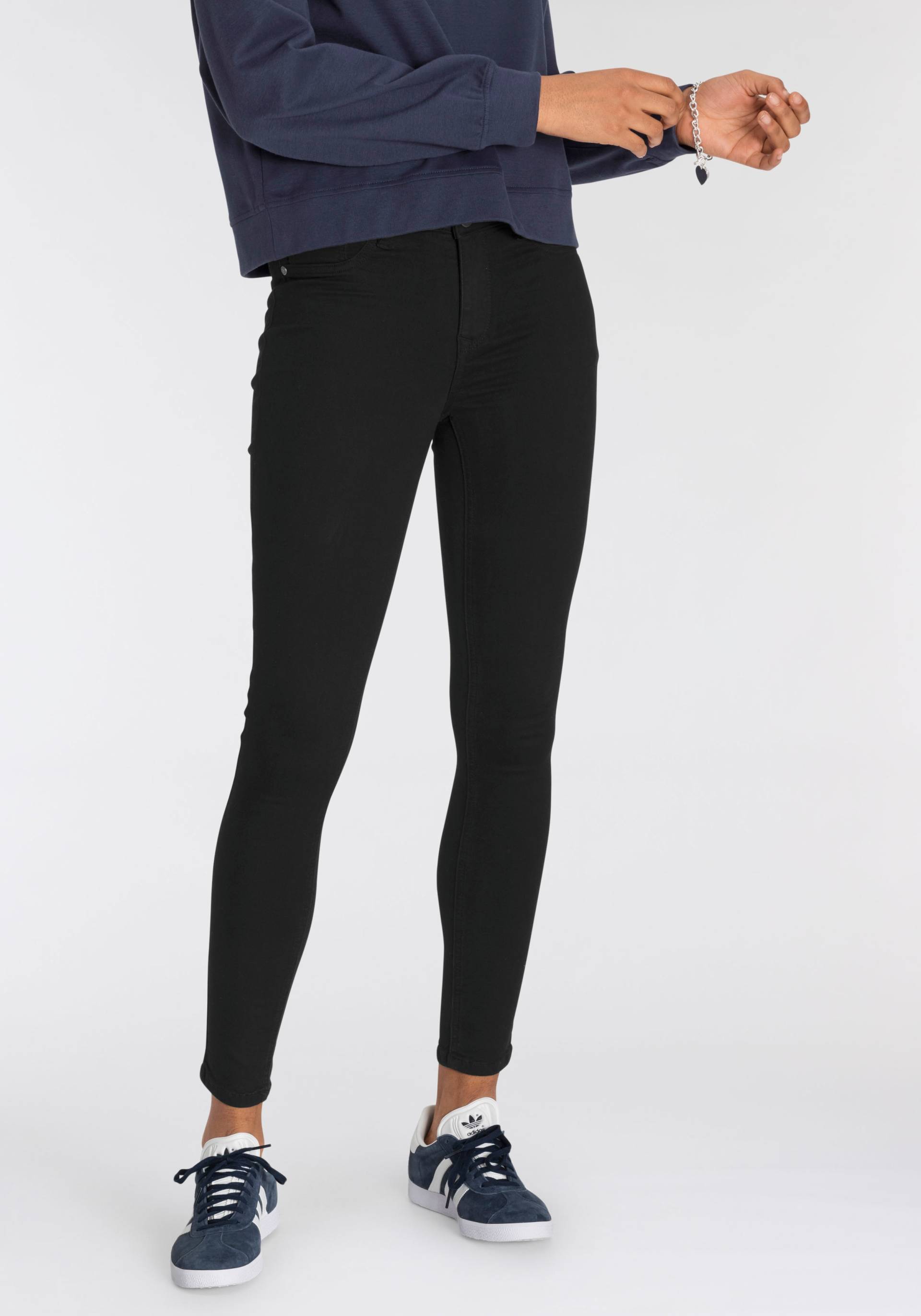 Arizona Skinny-fit-Jeans »Ultra Stretch«, extra-eng geschnittene Beinform, modische Used-Waschung Arizona Skinny-fit-Jeans »Ultra Stretch«, extra-eng geschnittene Beinform, modische Used-Waschung von Arizona