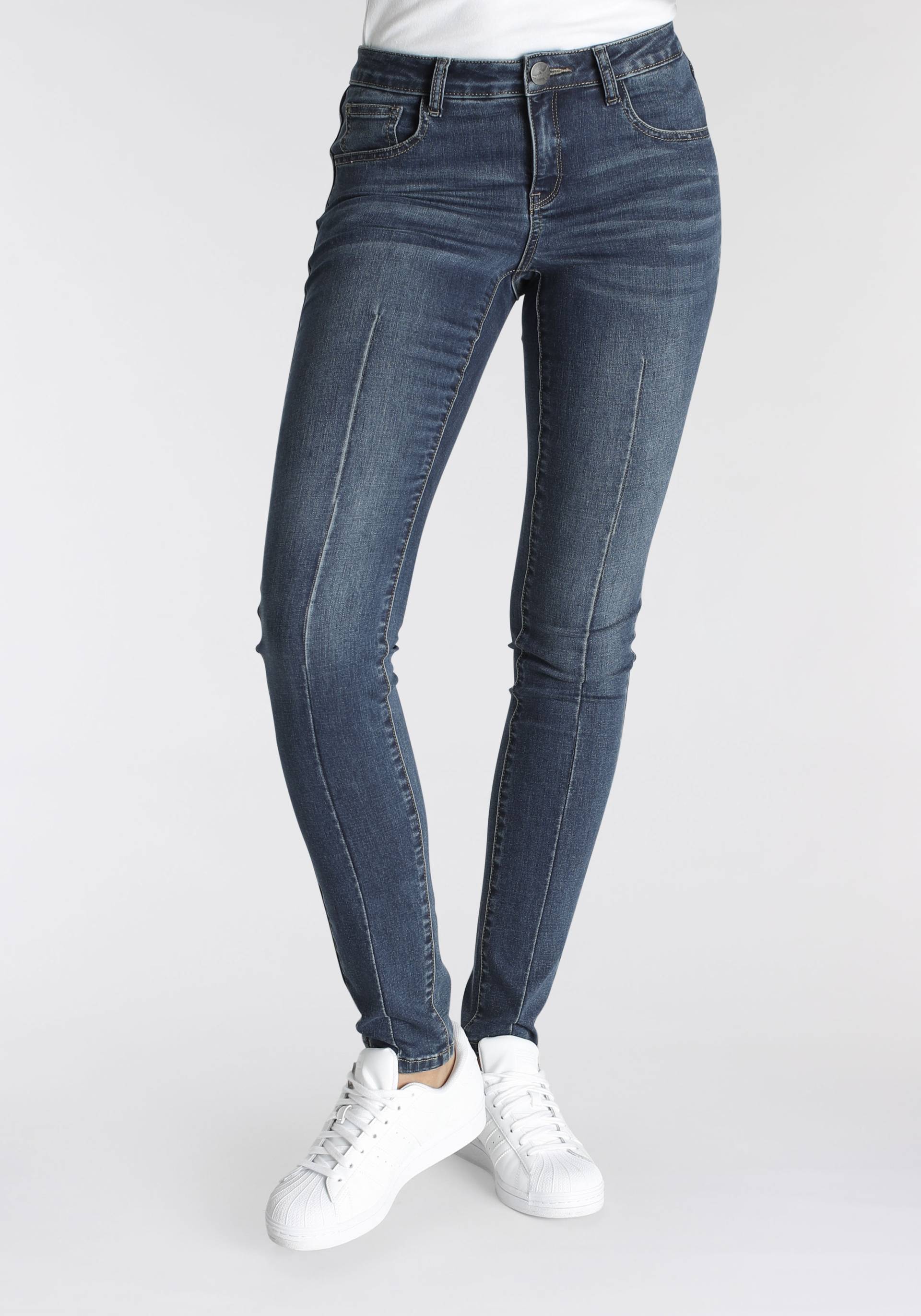 Arizona Skinny-fit-Jeans »Ultra-Stretch, sehr bequem, gut zu kombinieren«, extra-eng geschnittene Beinform, normale Leibhöhe Arizona Skinny-fit-Jeans »Ultra-Stretch, sehr bequem, gut zu kombinieren«, extra-eng geschnittene Beinform, normale Leibhöhe von Arizona