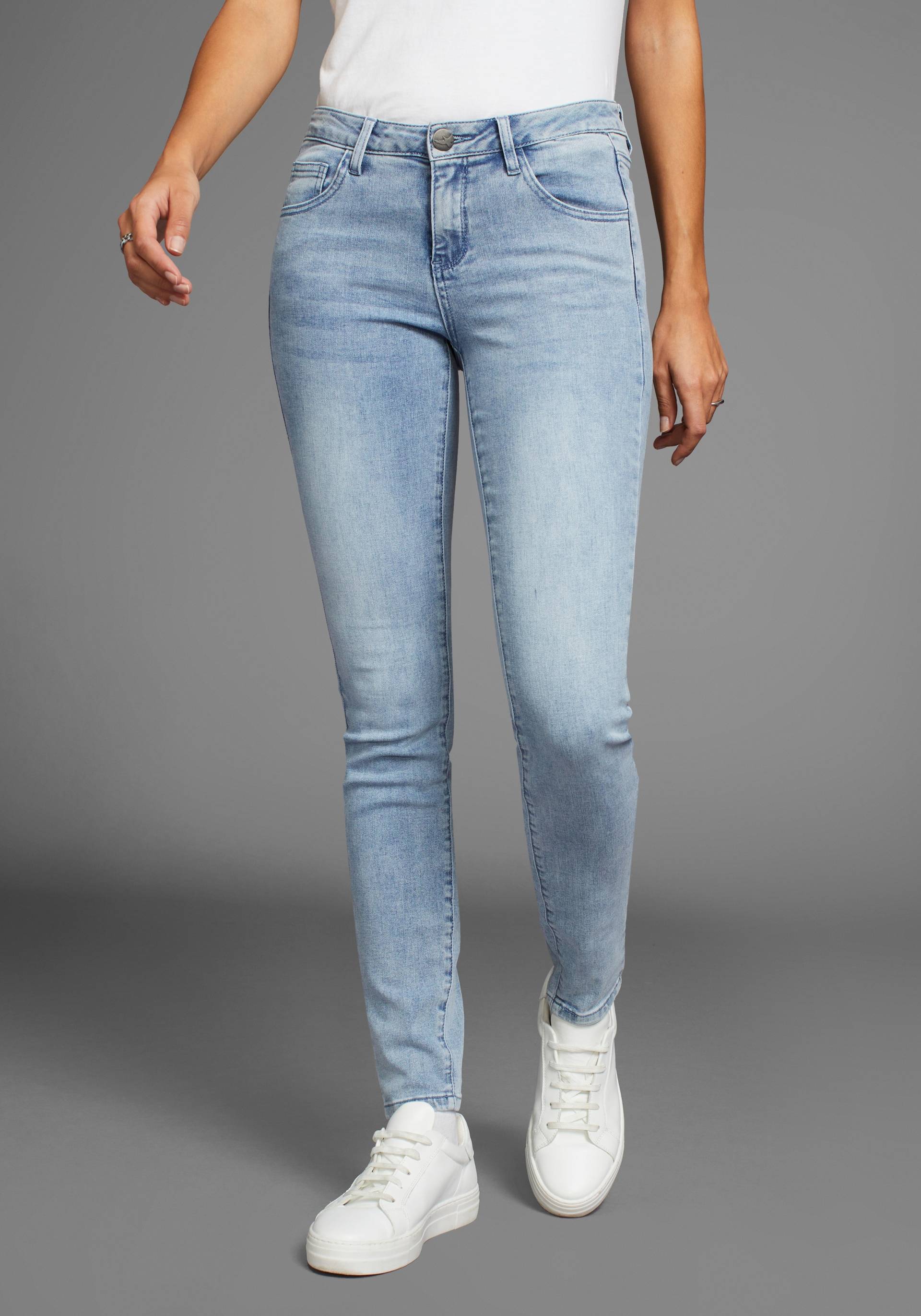 Arizona Skinny-fit-Jeans »Ultra-Stretch«, extra-enger Beinverlauf, normale Leibhöhe, mit Eingrifftaschen Arizona Skinny-fit-Jeans »Ultra-Stretch«, extra-enger Beinverlauf, normale Leibhöhe, mit Eingrifftaschen von Arizona