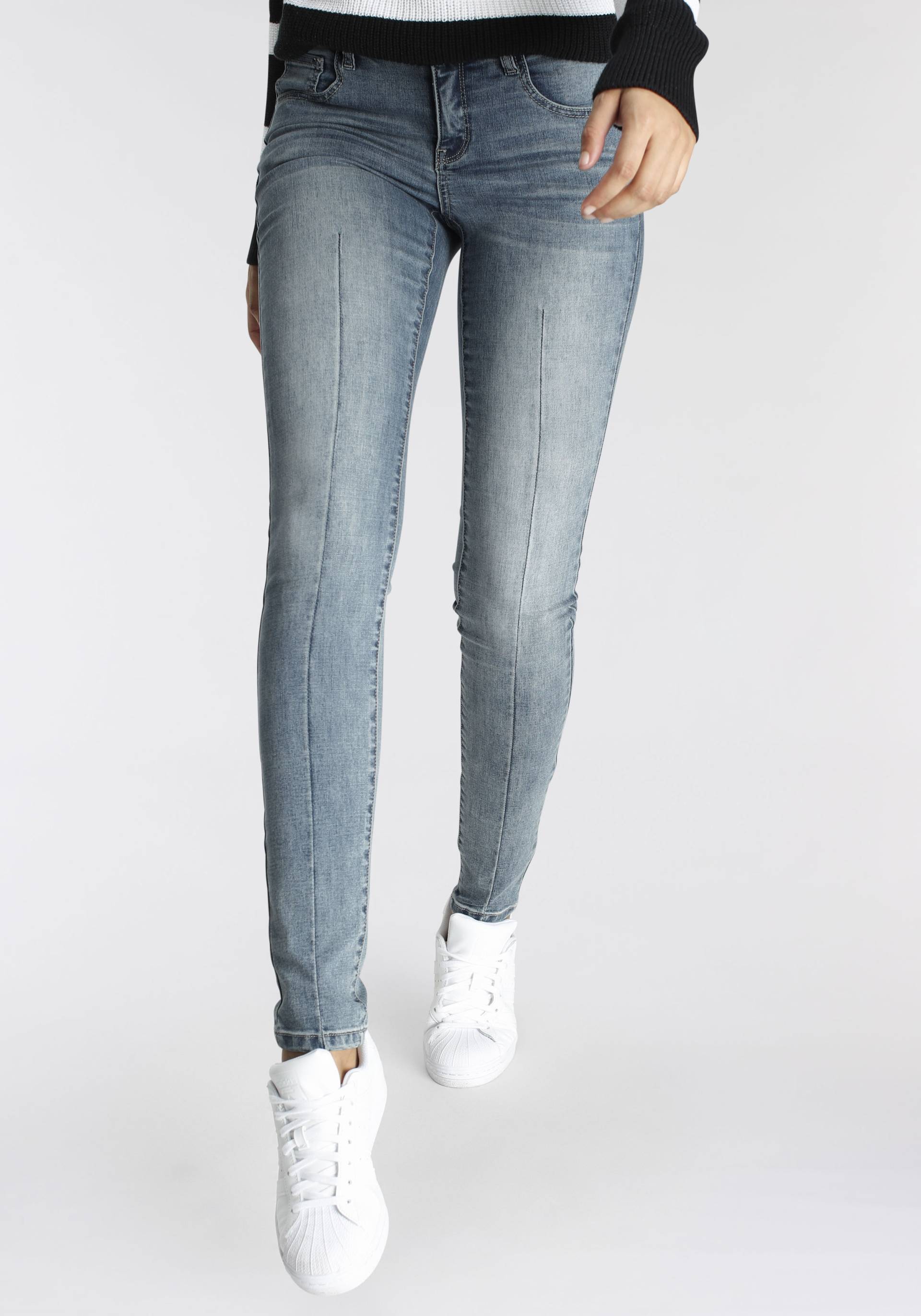 Arizona Skinny-fit-Jeans »Ultra-Stretch, sehr bequem, gut zu kombinieren«, Mid Waist high performance stretch Denim normale Leibhöhe figurbetont von Arizona