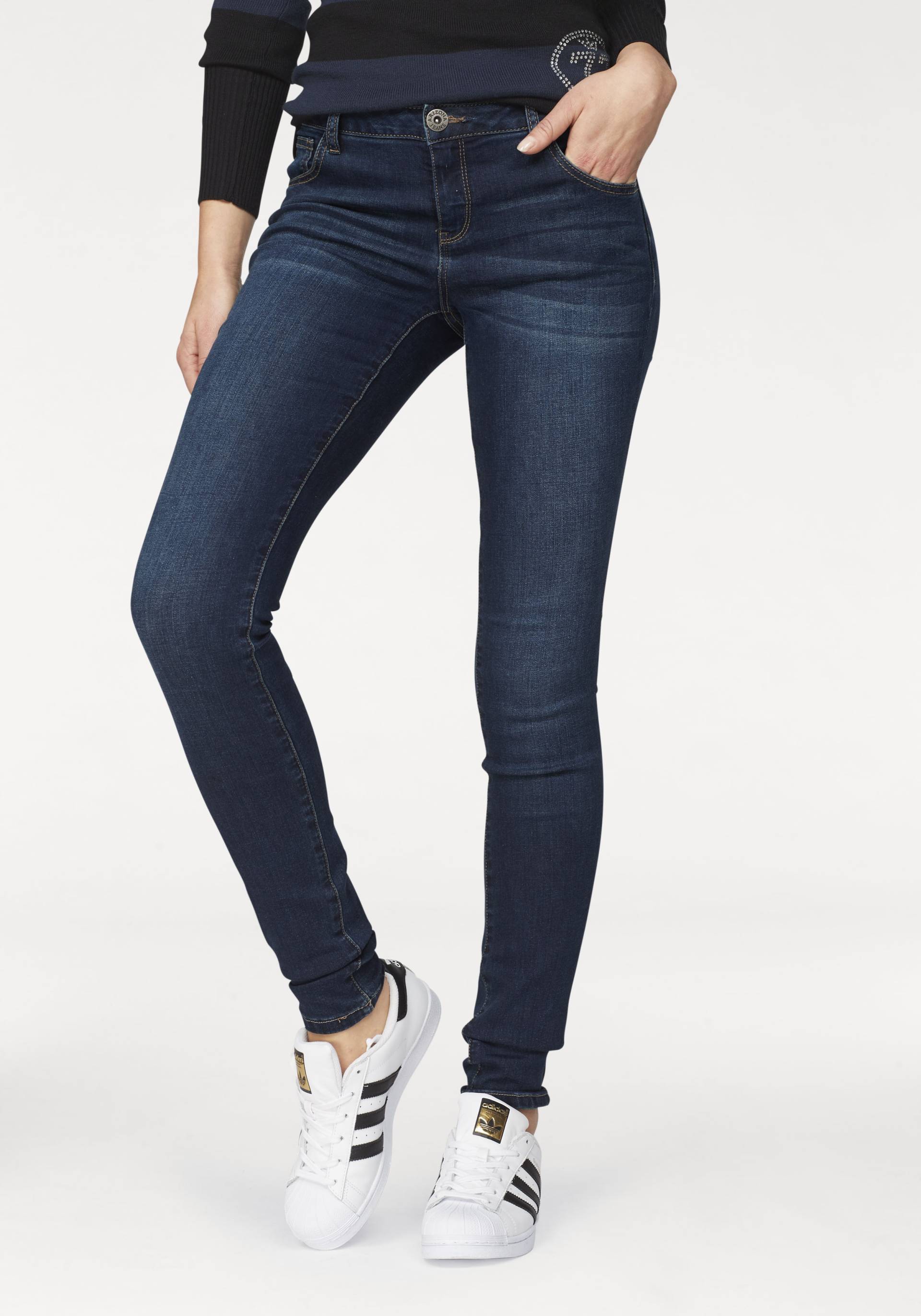 Arizona Skinny-fit-Jeans »Ultra-Stretch«, extra-enger Beinverlauf, normale Leibhöhe, mit Eingrifftaschen Arizona Skinny-fit-Jeans »Ultra-Stretch«, extra-enger Beinverlauf, normale Leibhöhe, mit Eingrifftaschen von Arizona