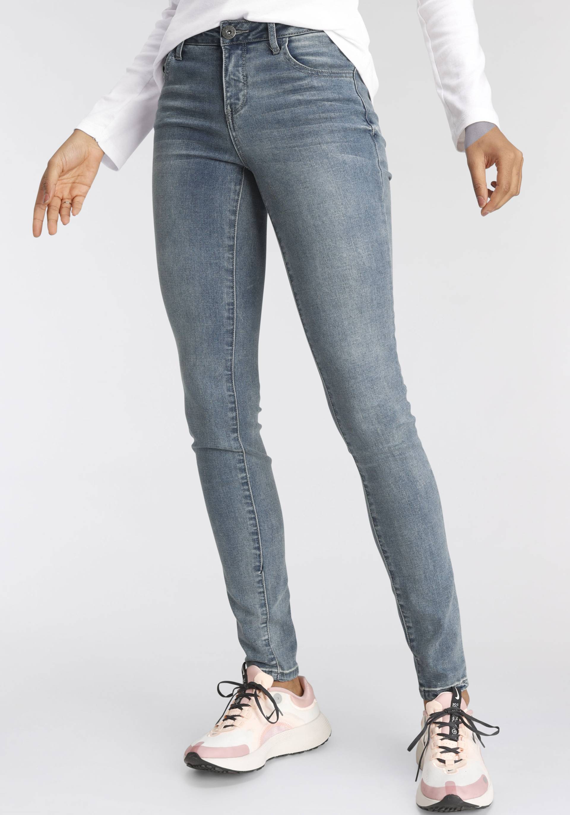 Arizona Skinny-fit-Jeans »Ultra-Stretch«, extra-enger Beinverlauf, normale Leibhöhe, mit Eingrifftaschen Arizona Skinny-fit-Jeans »Ultra-Stretch«, extra-enger Beinverlauf, normale Leibhöhe, mit Eingrifftaschen von Arizona