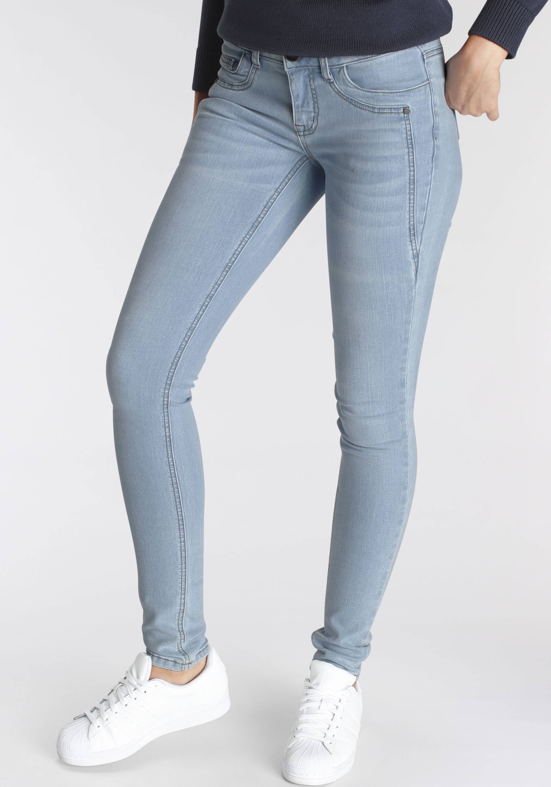 Arizona Skinny-fit-Jeans »mit Keileinsätzen«, extra-enger Beinschnitt, niedrige Leibhöhe Arizona Skinny-fit-Jeans »mit Keileinsätzen«, extra-enger Beinschnitt, niedrige Leibhöhe von Arizona
