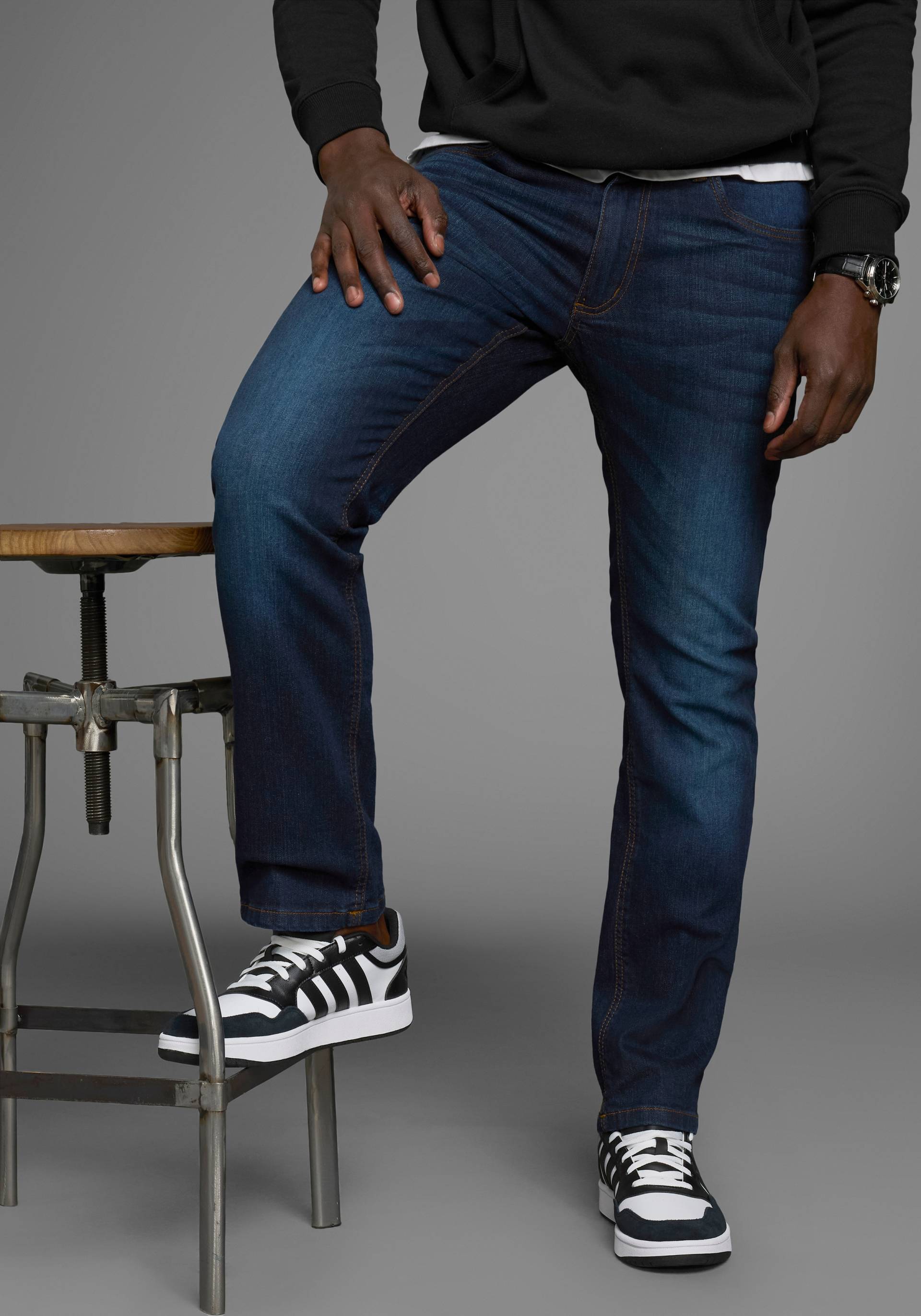 Arizona Stretch-Jeans, gerade Beinform, niedrige Leibhöhe, mit Gürtelschlaufen Arizona Stretch-Jeans, gerade Beinform, niedrige Leibhöhe, mit Gürtelschlaufen von Arizona
