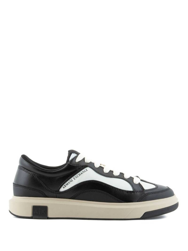 Armani Exchange logo-print panelled-design sneakers - Black von Armani Exchange