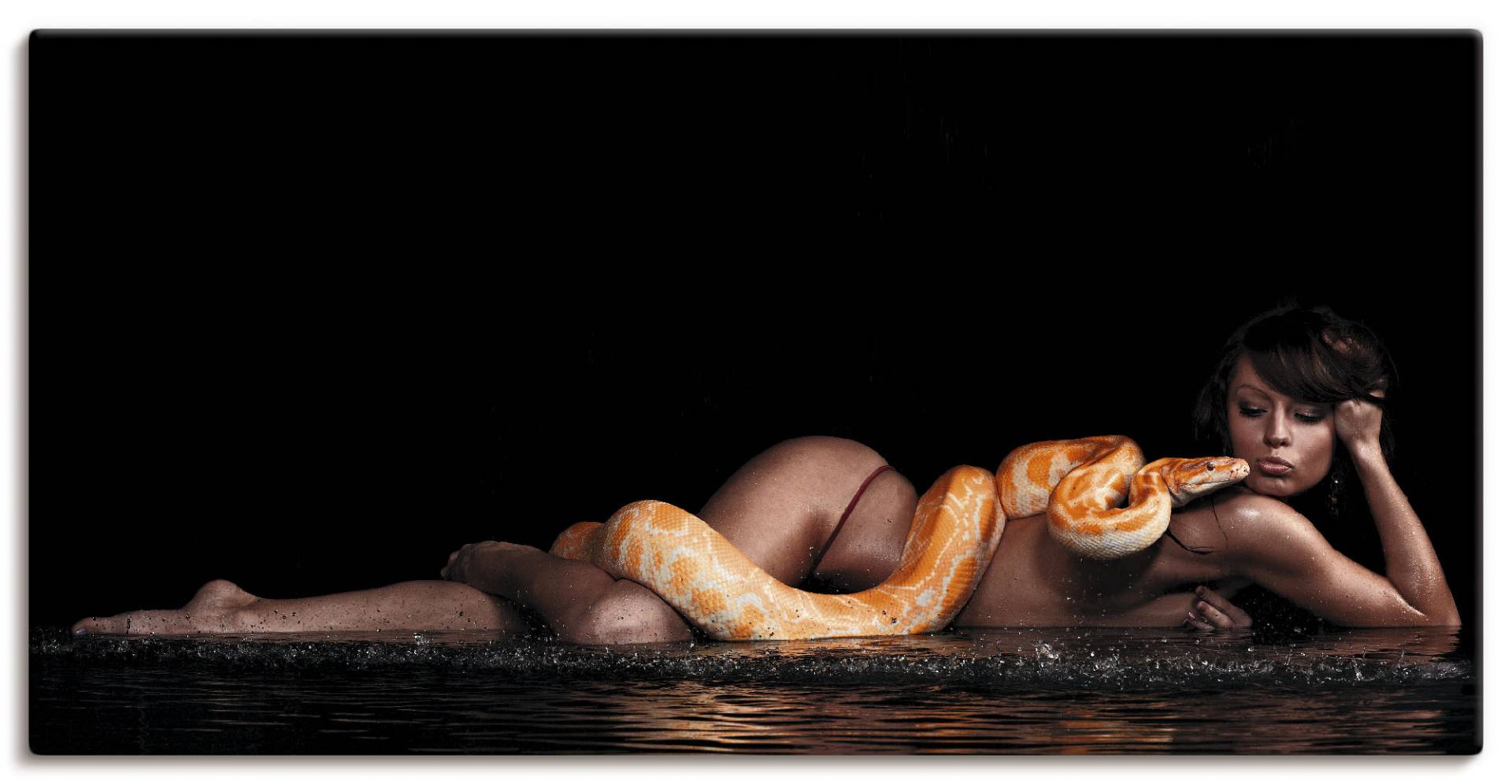 Artland Leinwandbild »Frau in Wasser liegend mit Python«, Frau, (1 St.), auf Keilrahmen gespannt von Artland