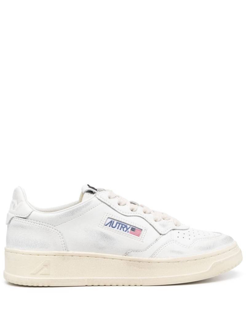 Autry Medalist distressed-effect sneakers - White von Autry