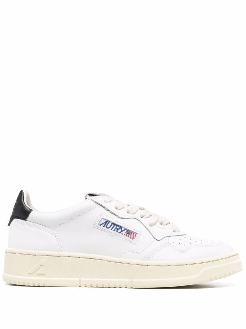 Autry logo-patch low-top sneakers - White von Autry