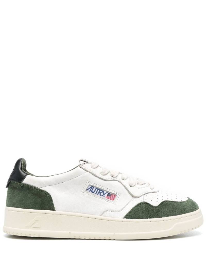 Autry logo-patch low-top sneakers - White von Autry