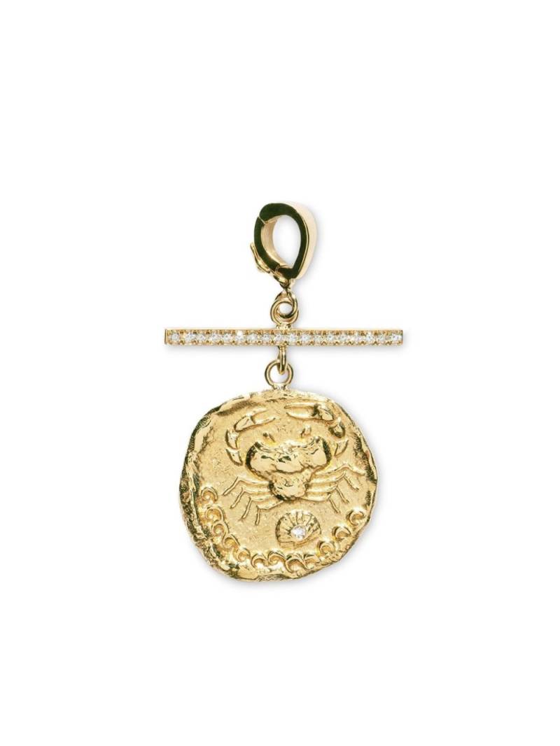 Azlee 18kt yellow gold small Karkinos charm von Azlee