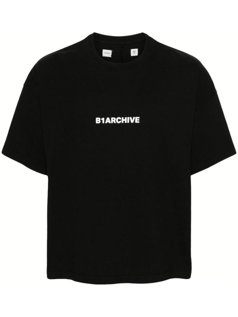 B1ARCHIVE logo-print cotton T-shirt - Black von B1ARCHIVE