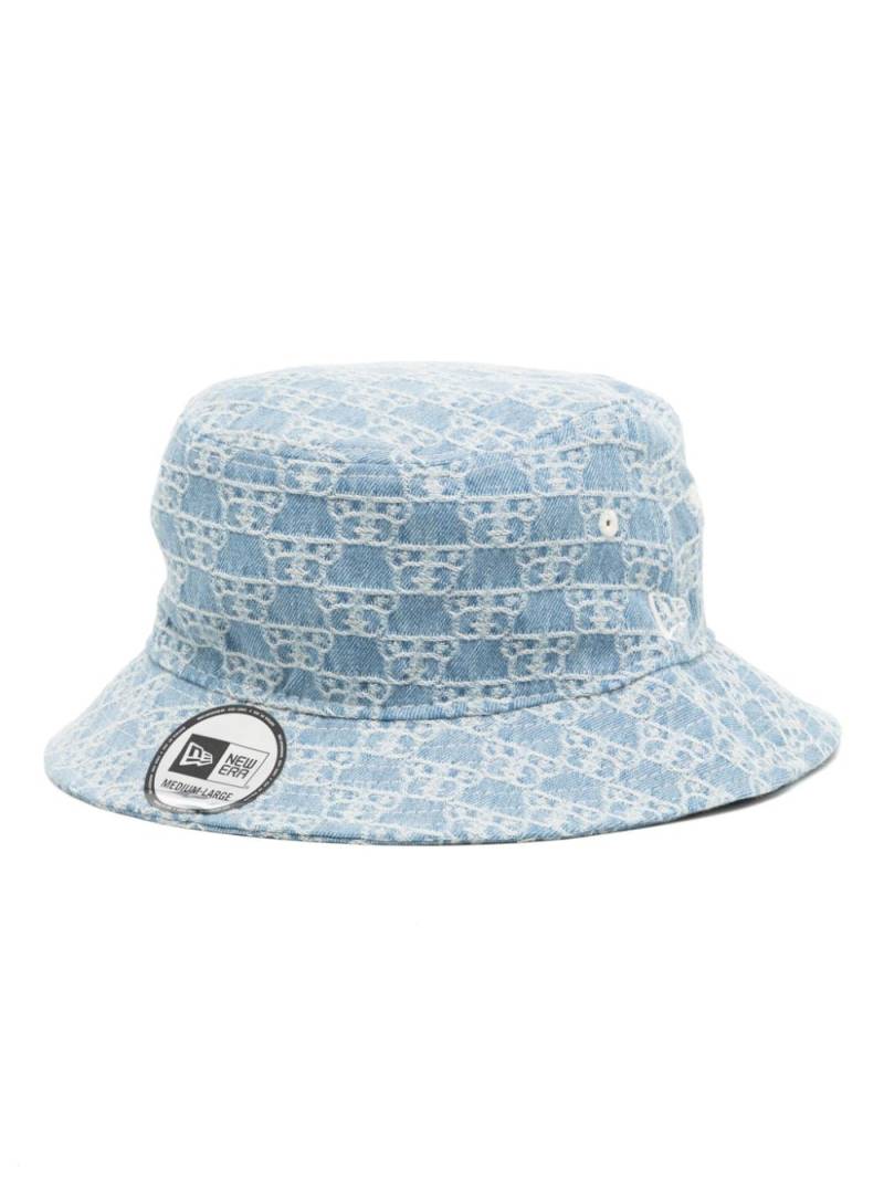 BAPY BY *A BATHING APE® x New Era monogram bucket hat - Blue von BAPY BY *A BATHING APE®