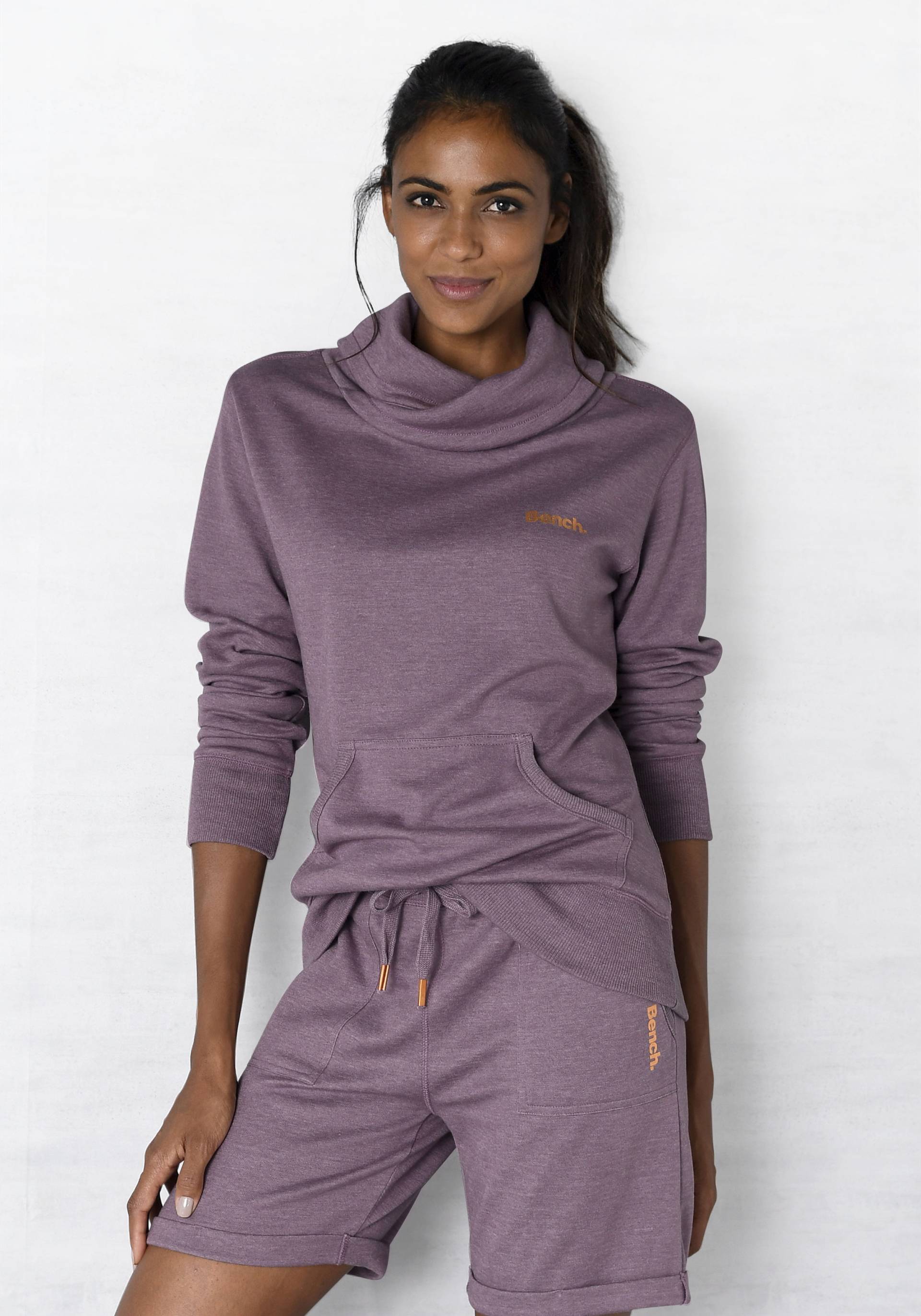 Bench. Loungewear Longsweatshirt, mit Stehkragen in Layeroptik und Kängurutasche, Loungewear von Bench. Loungewear