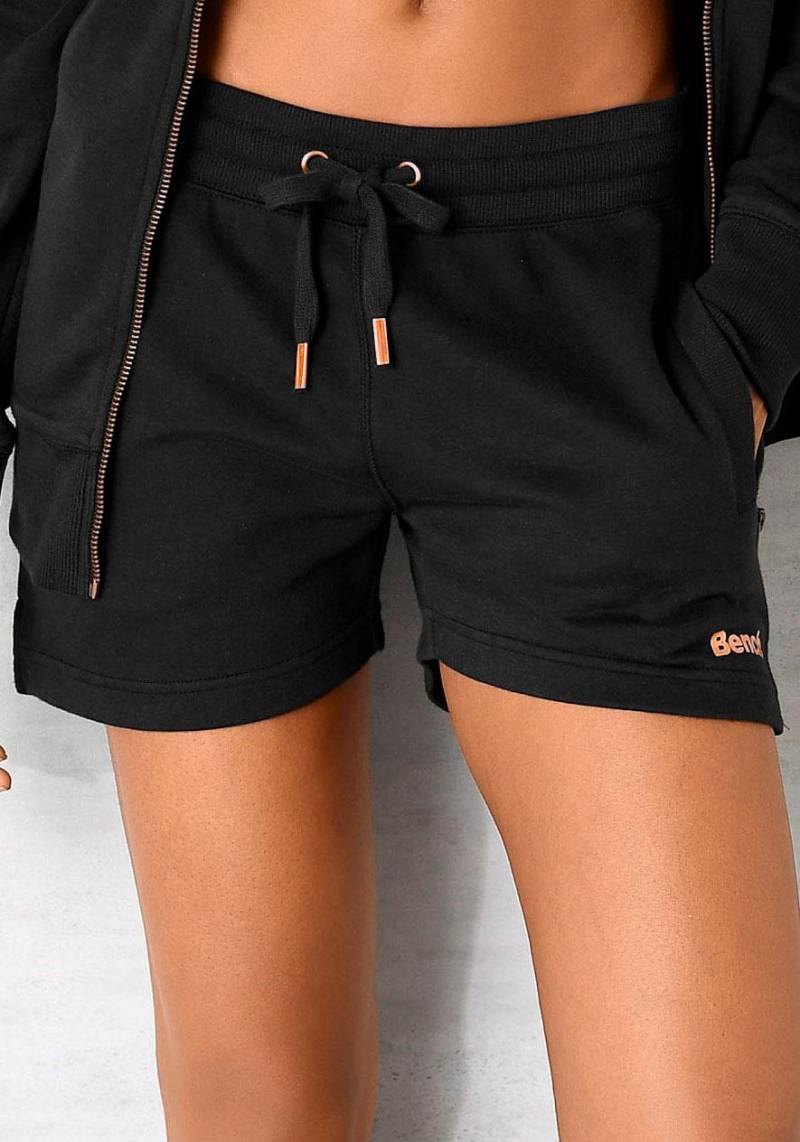 Bench. Loungewear Relaxshorts, Sweathose mit kurzen Seitenschlitzen und seitliche Taschen, Loungewear von Bench. Loungewear