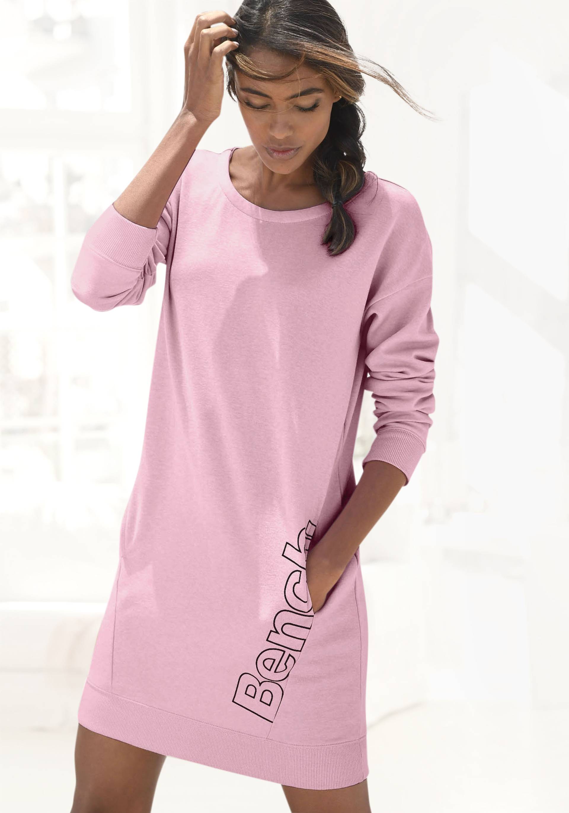 Bench. Loungewear Sweatkleid, mit seitlichem Logoprint von Bench. Loungewear