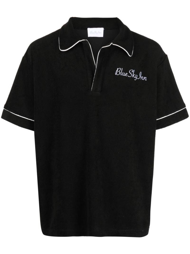 BLUE SKY INN logo-embroidered polo shirt - Black von BLUE SKY INN