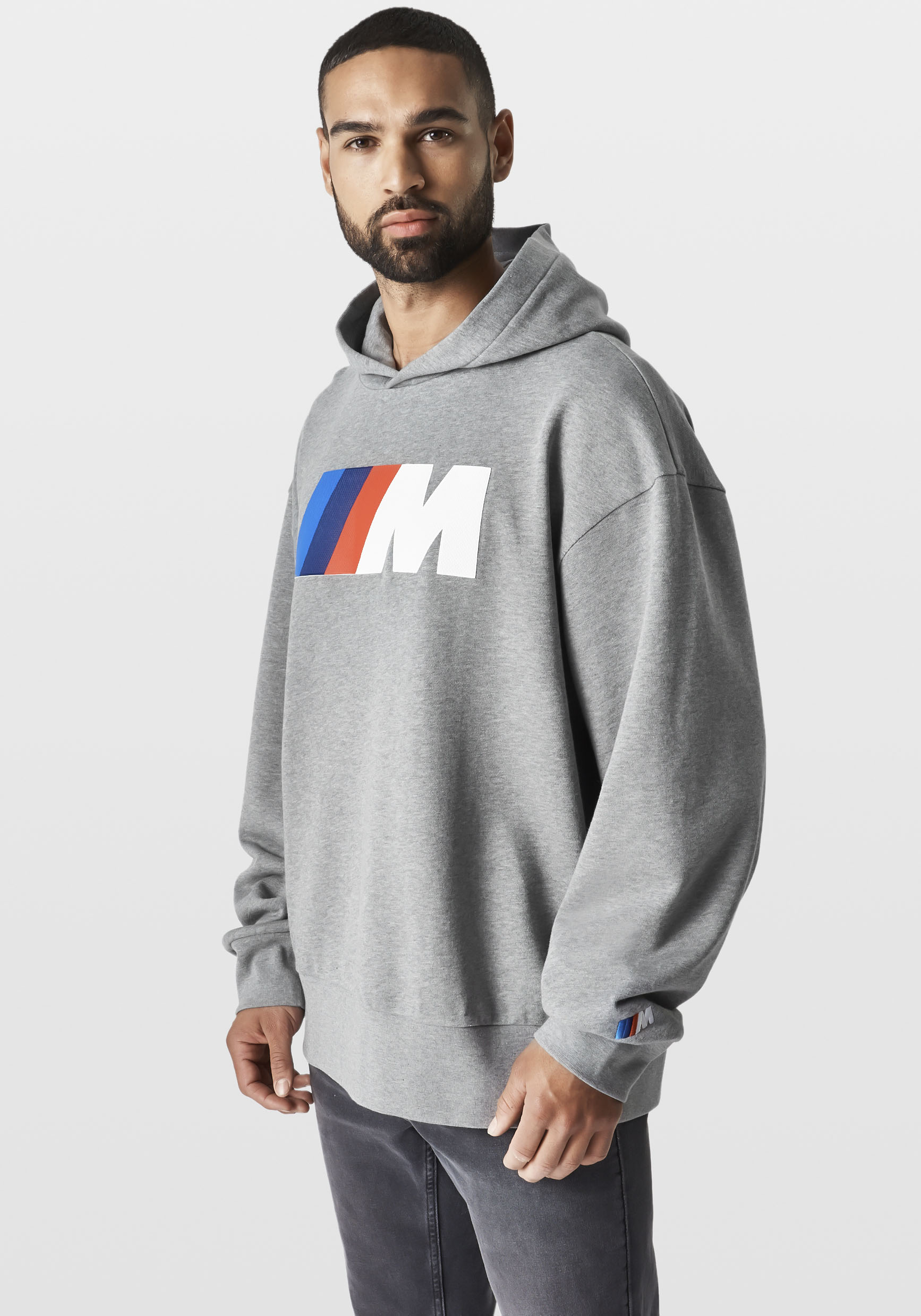 BMW Hoodie, Stickerei am Unterarm von BMW