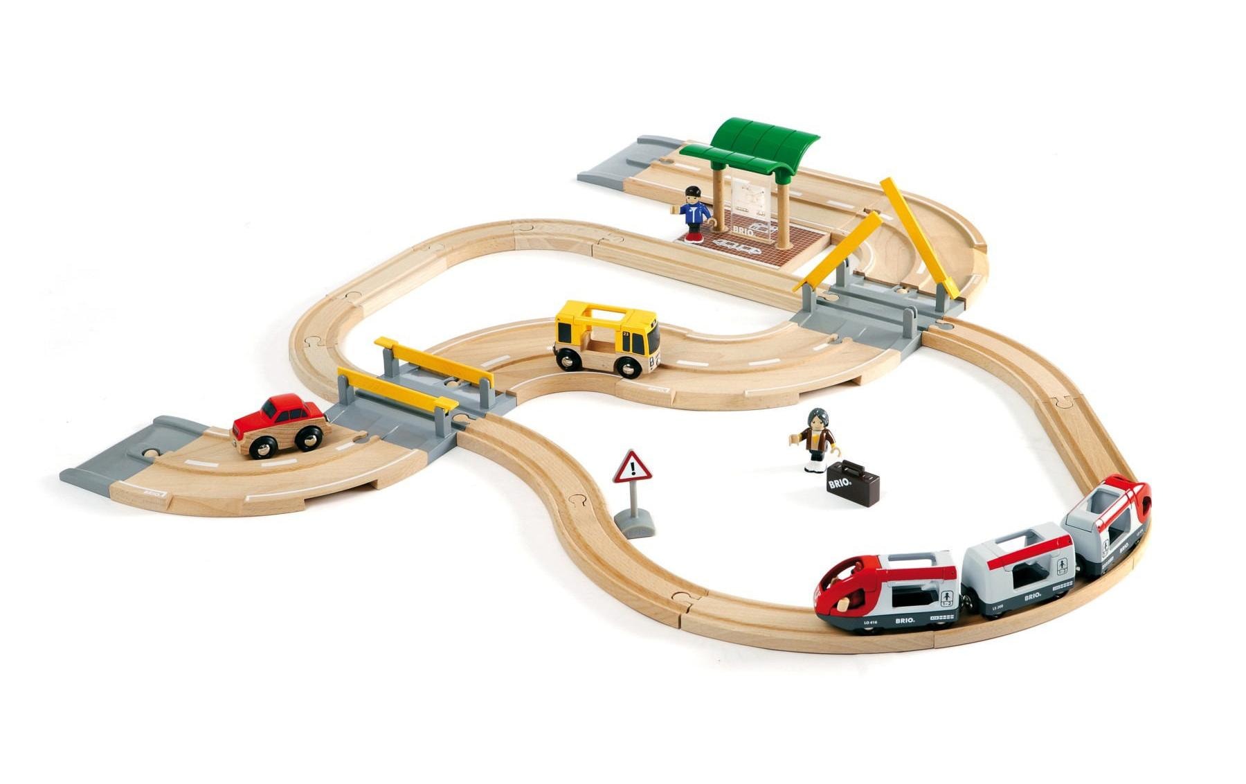 BRIO® Spielzeugeisenbahn-Erweiterung »Brio WORLD Strassen & Schienen Reisezug Set« von BRIO®