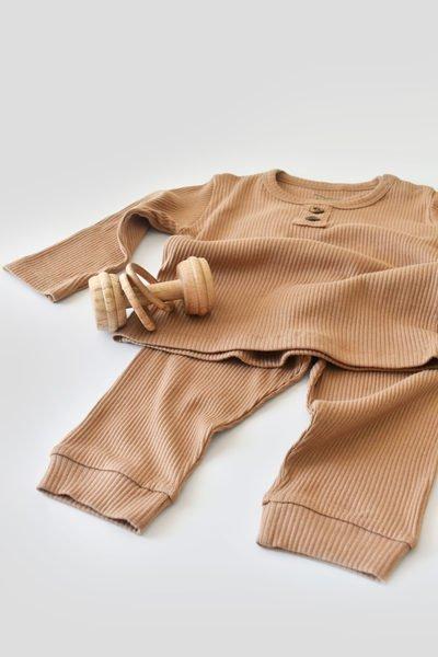 Set: Hose & T-shirt Langarm Unisex Braun 62 von BabyCosy Organic