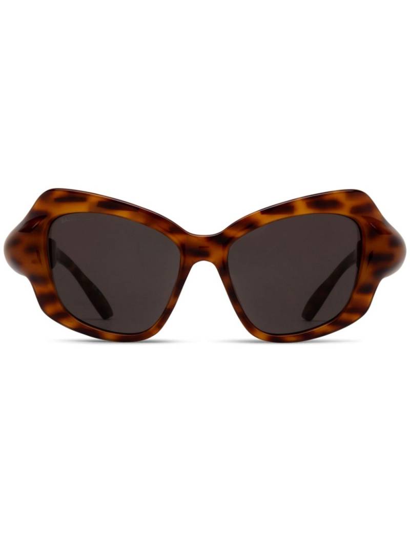 Balenciaga Eyewear logo-plaque sunglasses - Brown von Balenciaga Eyewear