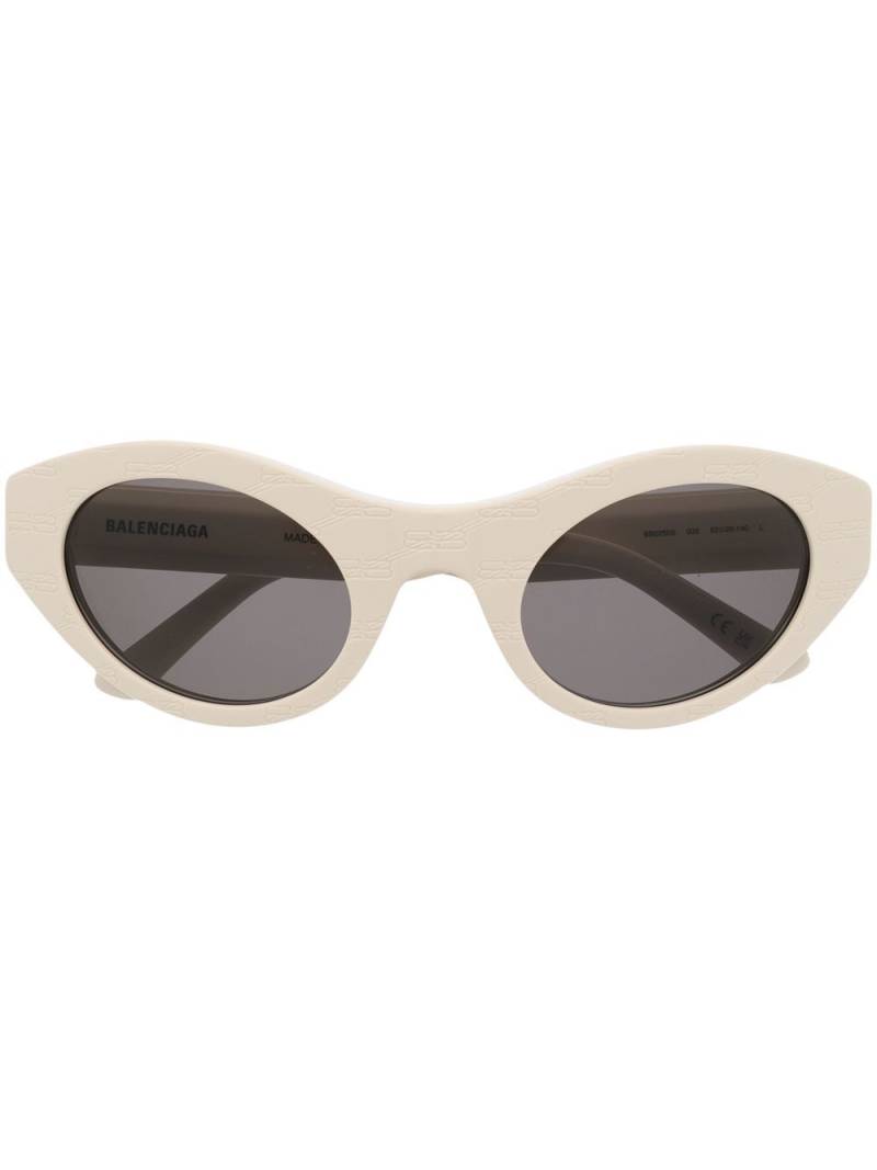 Balenciaga Eyewear monogram cat-eye frame sunglasses - Neutrals von Balenciaga Eyewear