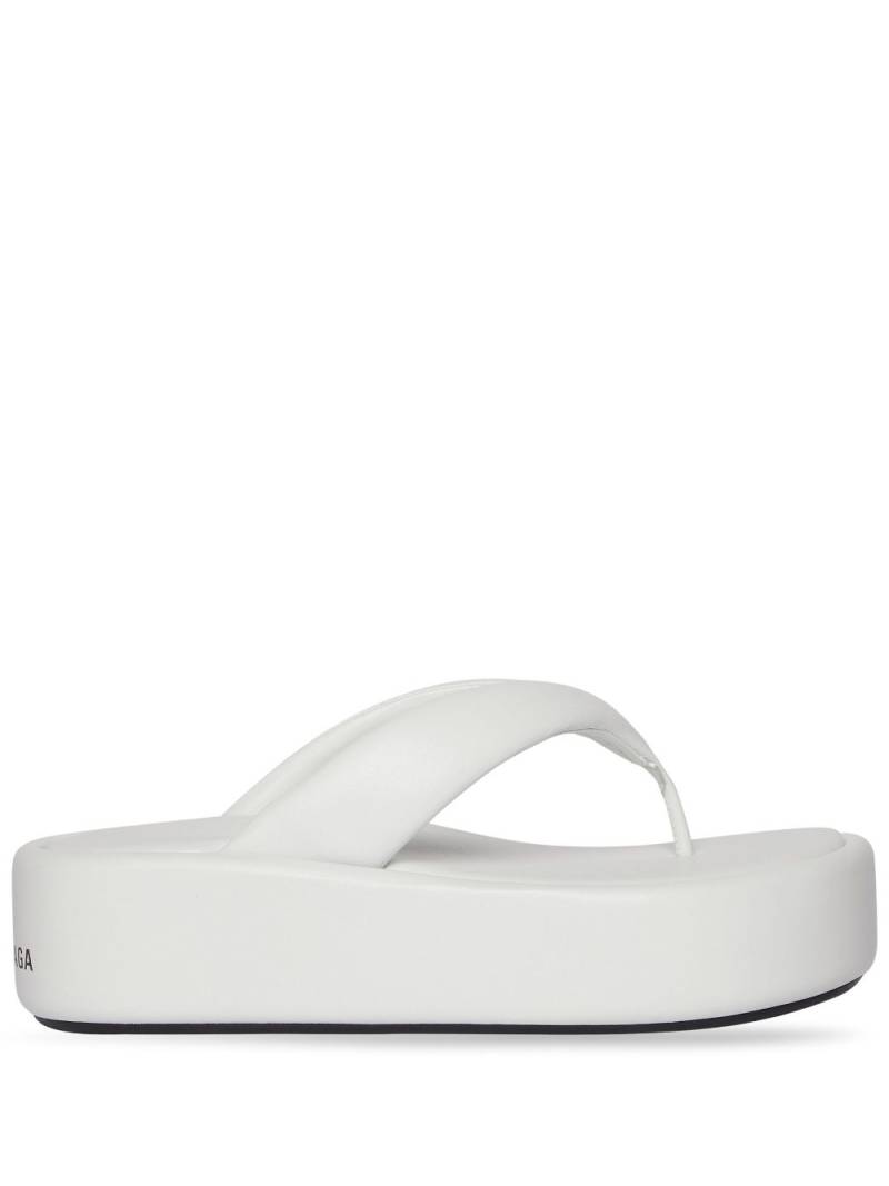 Balenciaga platform thong-strap sandals - White von Balenciaga